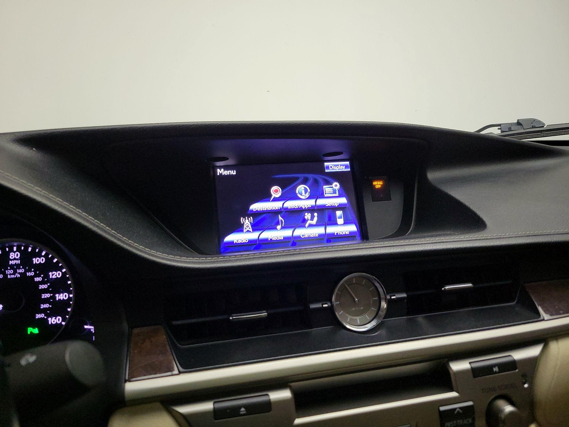 Thumbnail: 2014 Lexus ES - 16