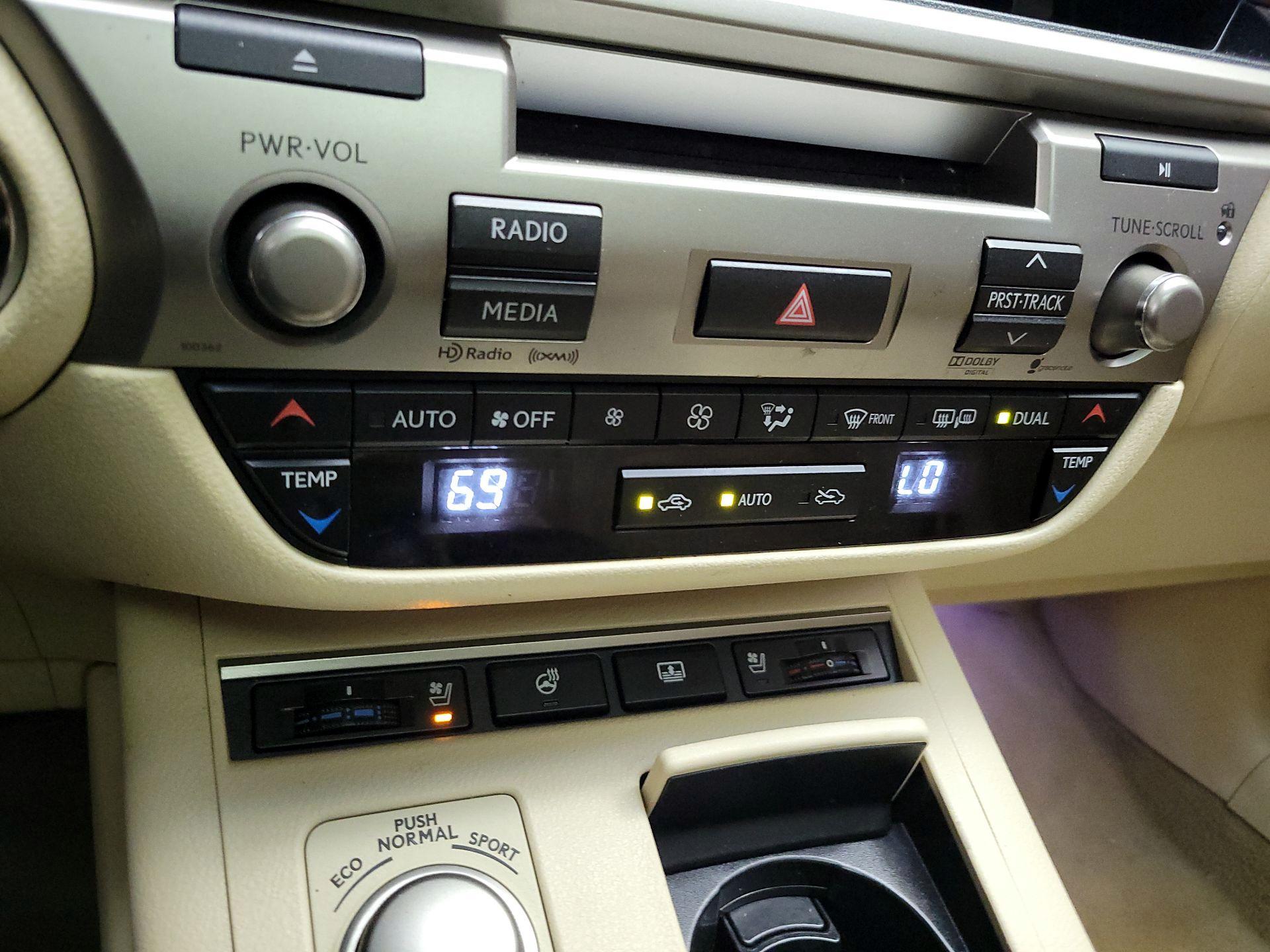 Thumbnail: 2014 Lexus ES - 17