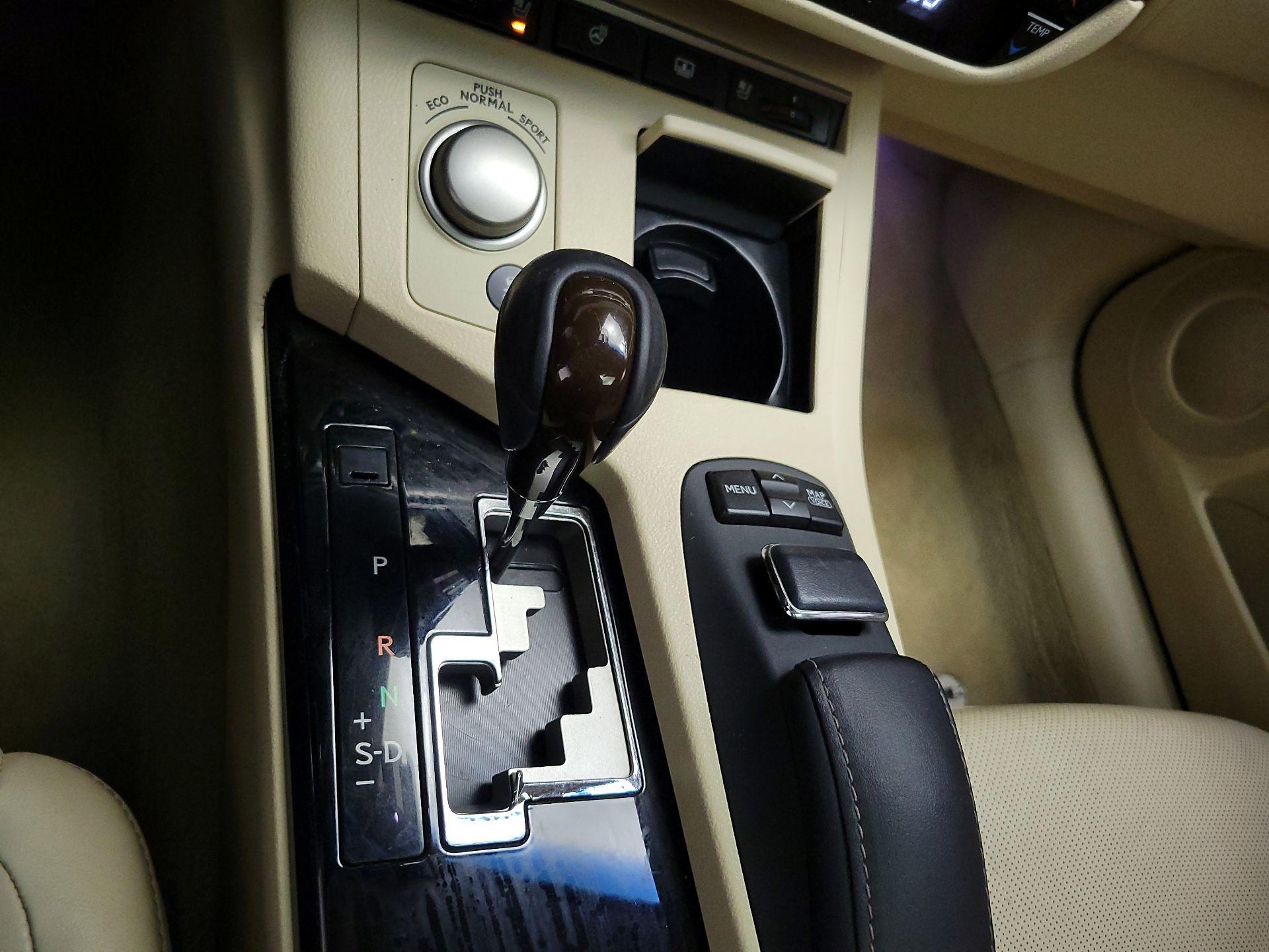Thumbnail: 2014 Lexus ES - 18