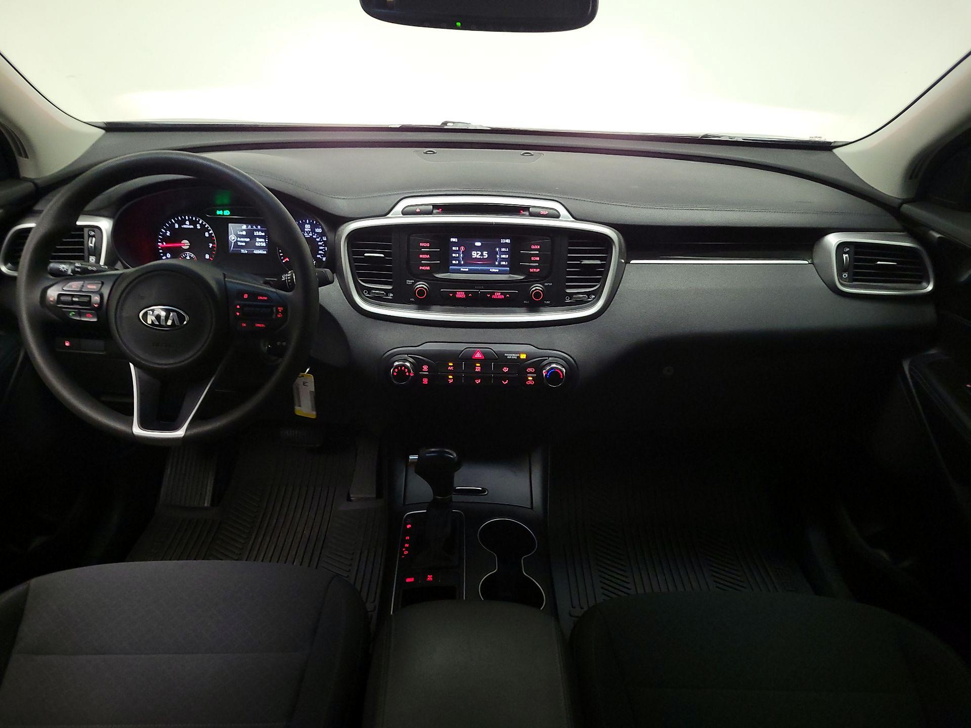 Thumbnail: 2017 Kia Sorento - 9