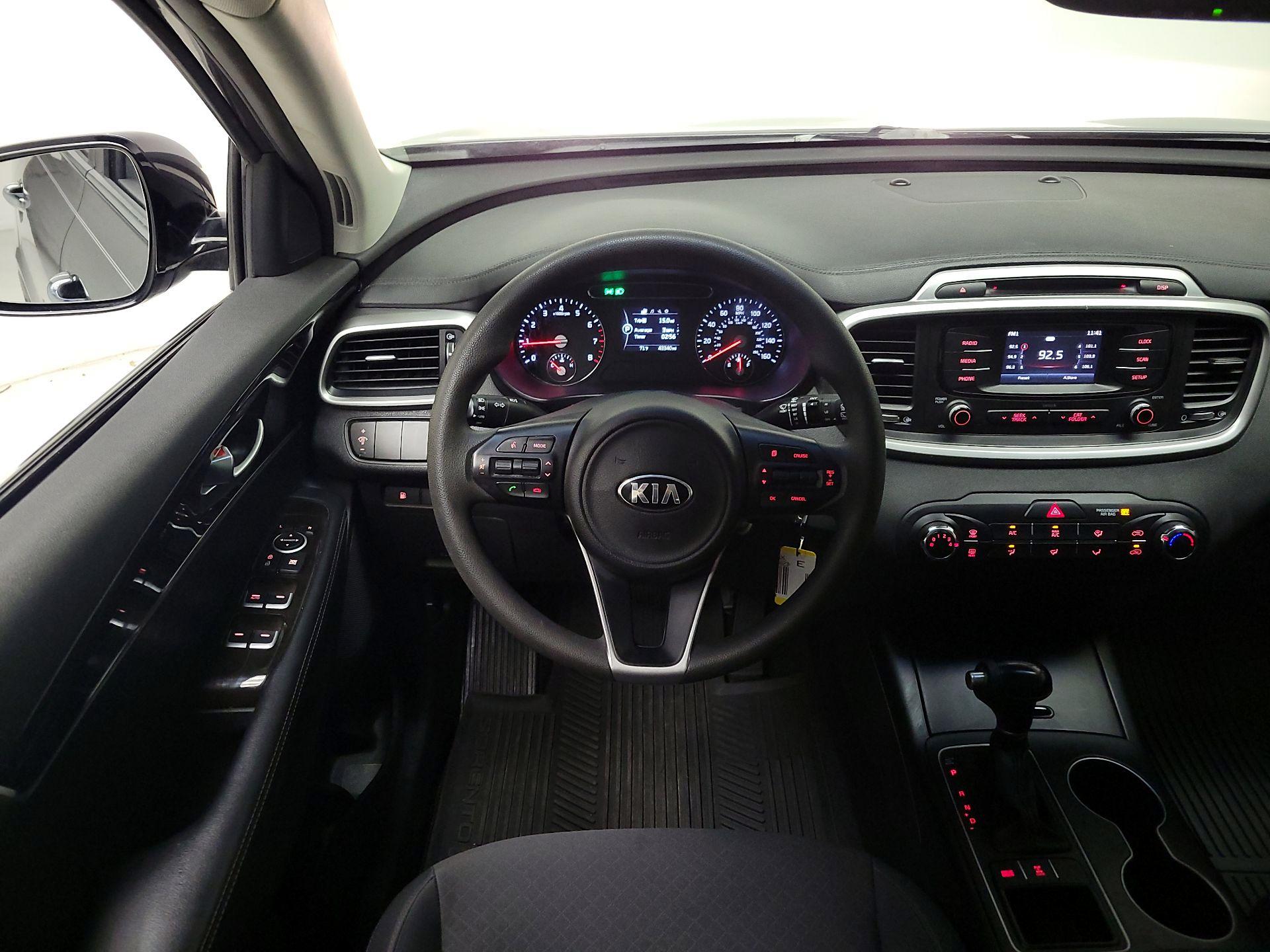 Thumbnail: 2017 Kia Sorento - 10