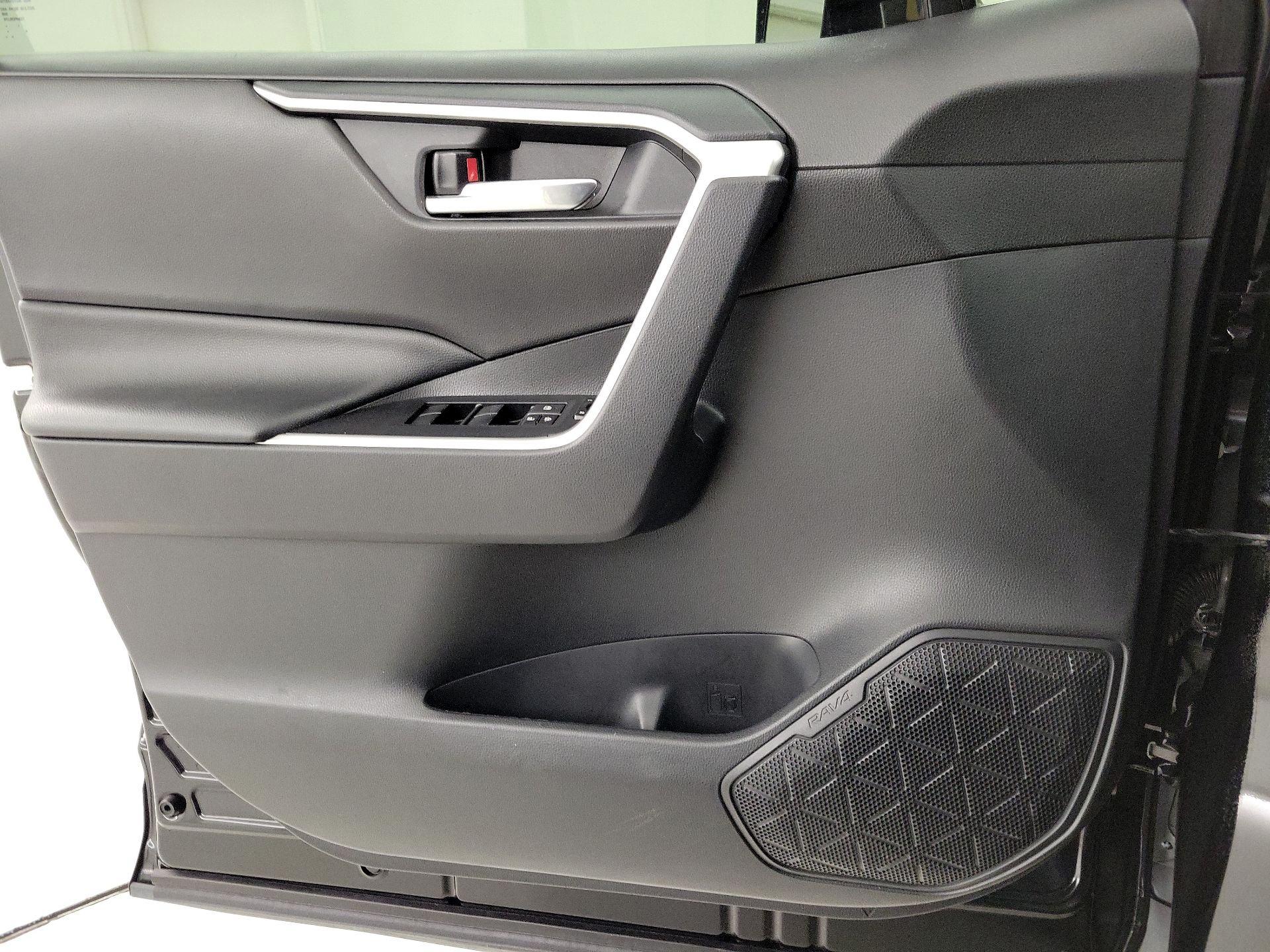 Thumbnail: 2021 Toyota RAV4 - 12