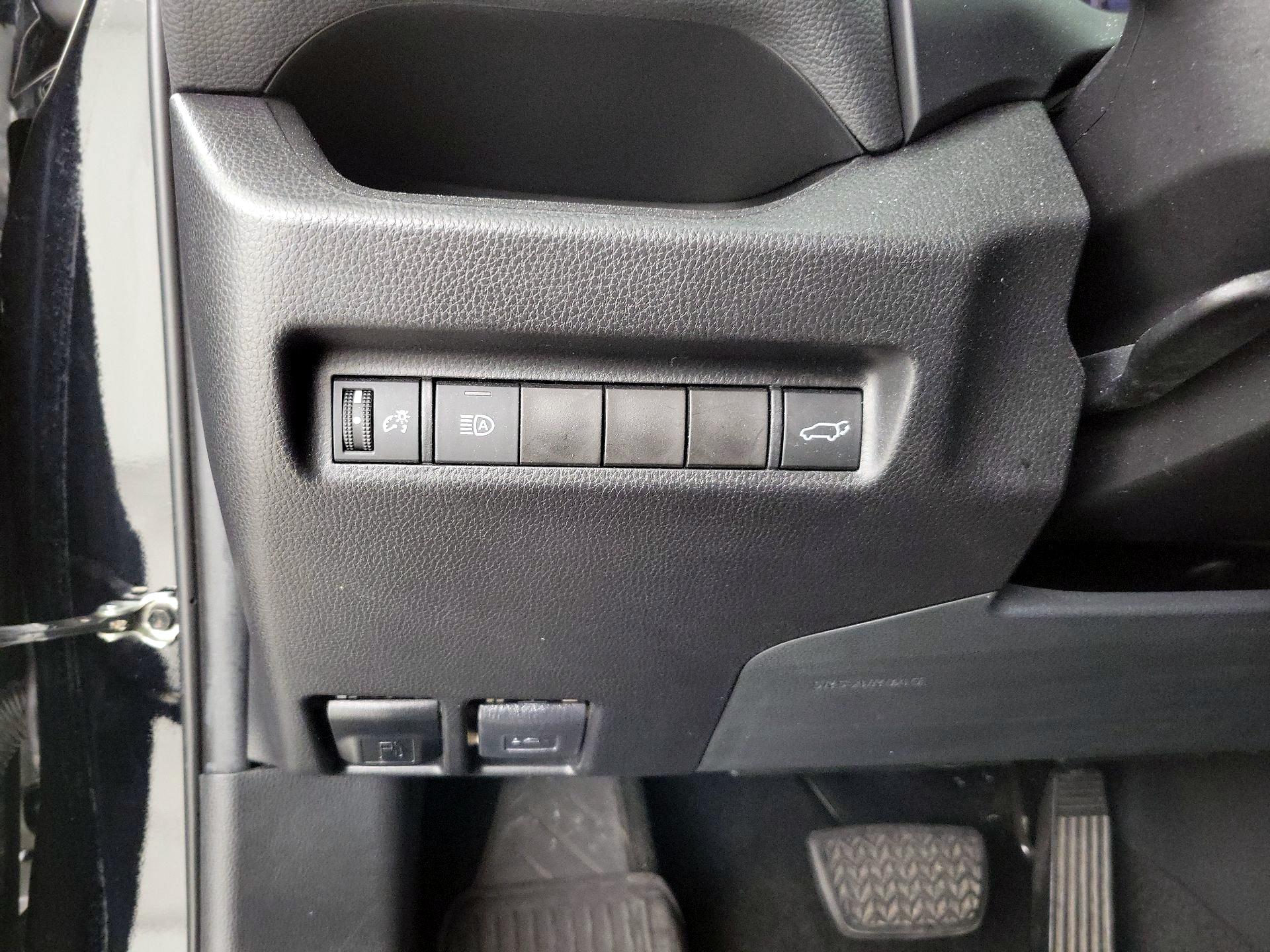 Thumbnail: 2021 Toyota RAV4 - 13