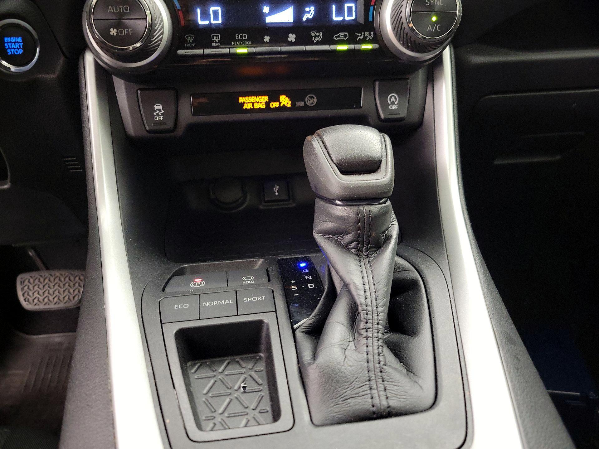 Thumbnail: 2021 Toyota RAV4 - 17