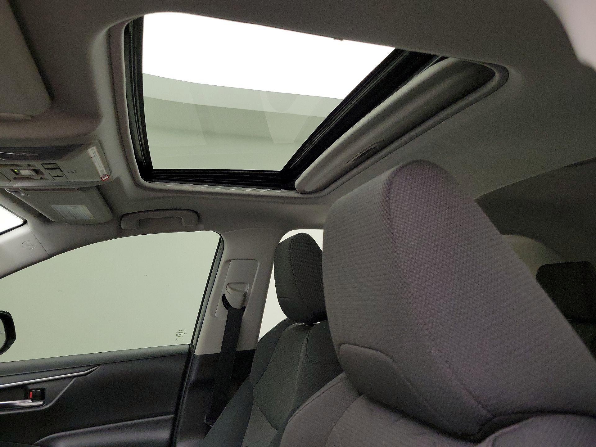 Thumbnail: 2021 Toyota RAV4 - 18