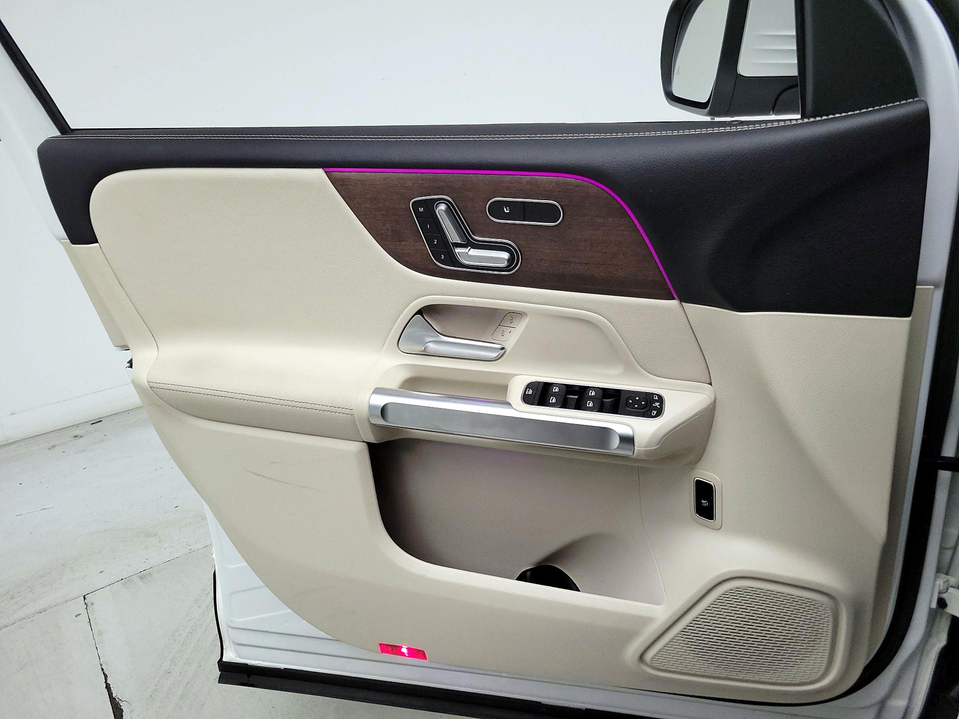 Thumbnail: 2022 Mercedes-Benz GLB - 12