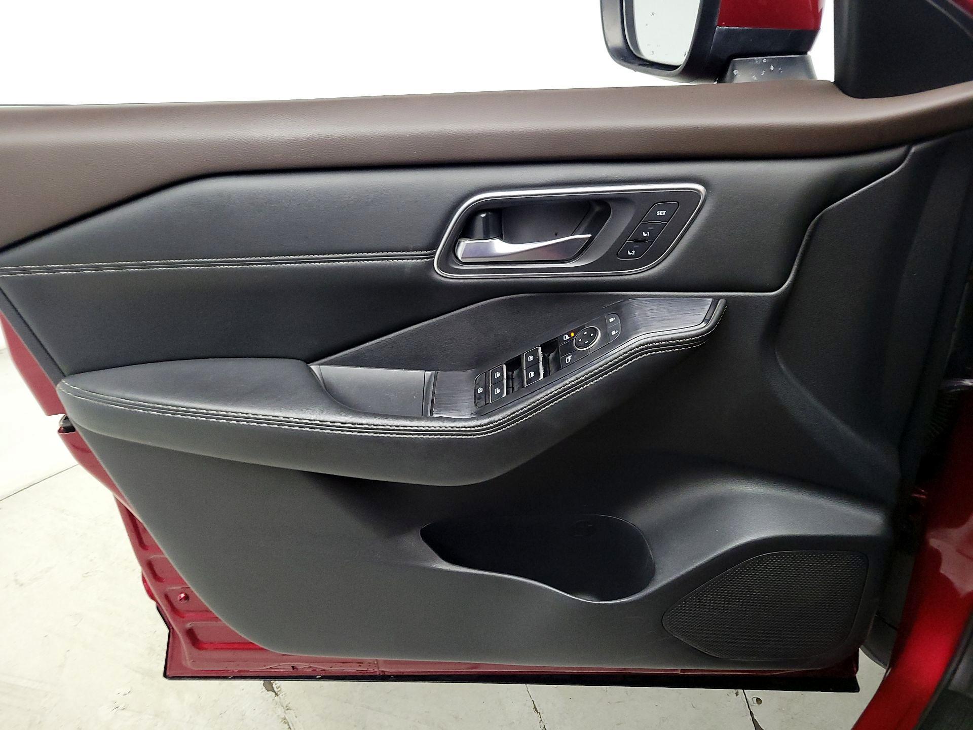 Thumbnail: 2021 Nissan Rogue - 12