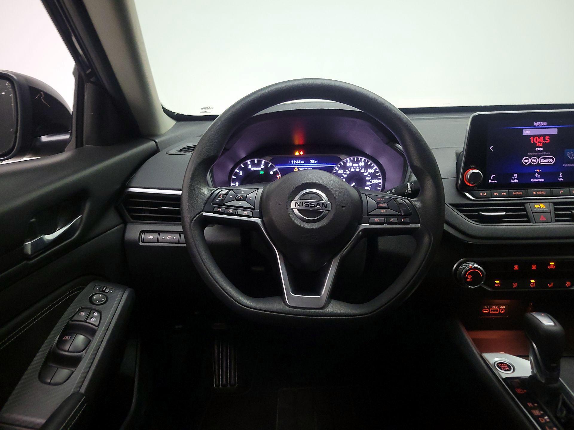 Thumbnail: 2019 Nissan Altima - 10