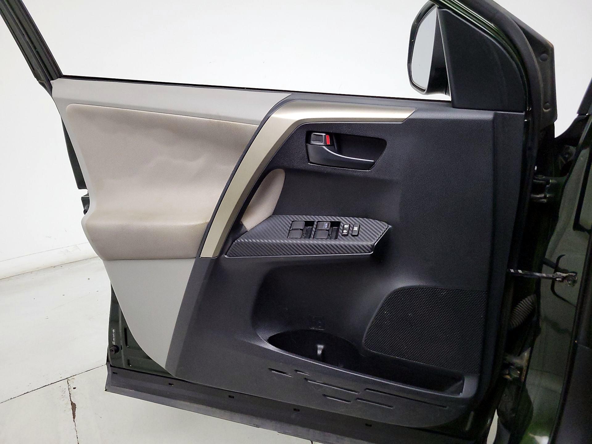 Thumbnail: 2013 Toyota RAV4 - 12