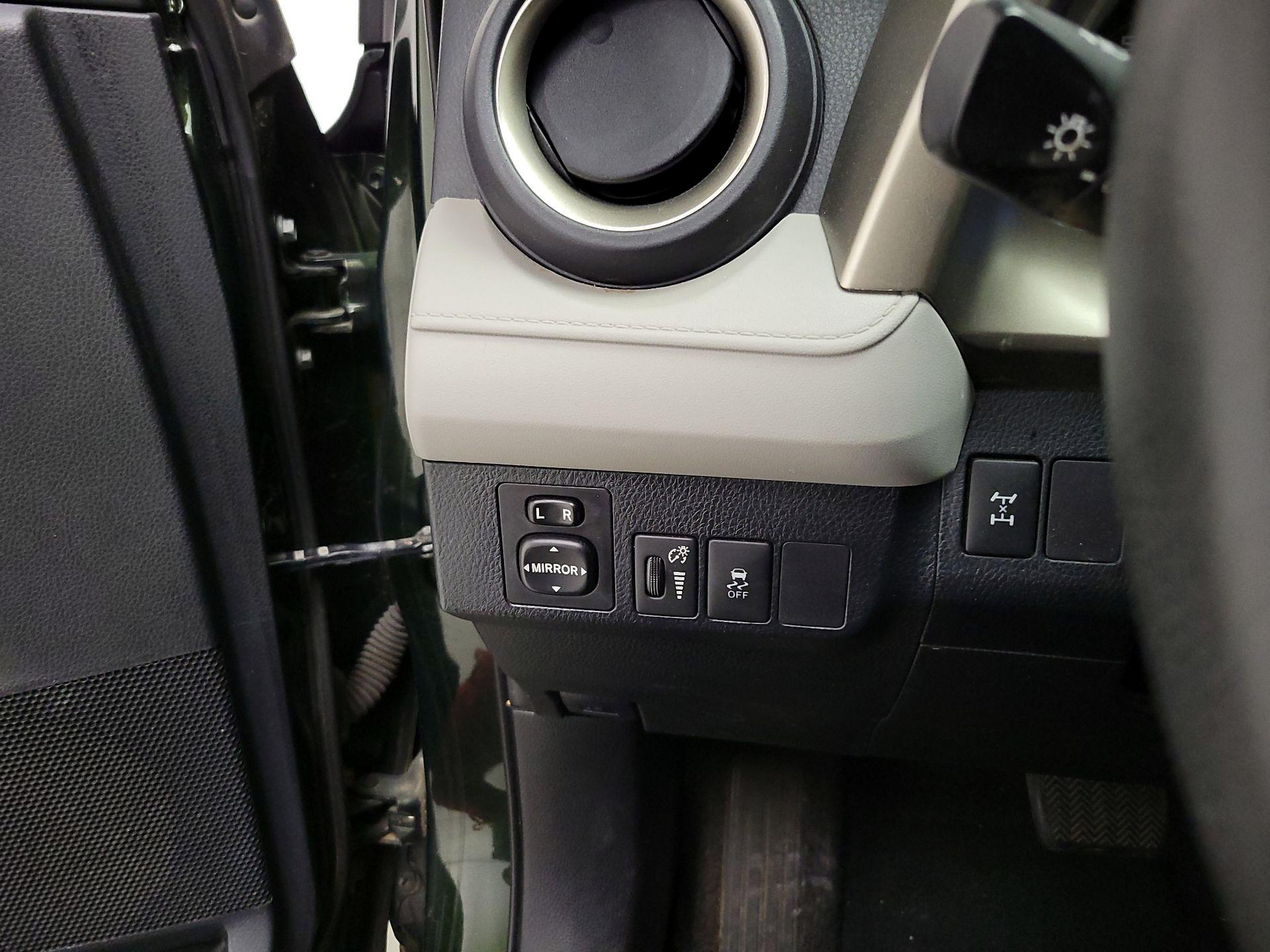 Thumbnail: 2013 Toyota RAV4 - 13