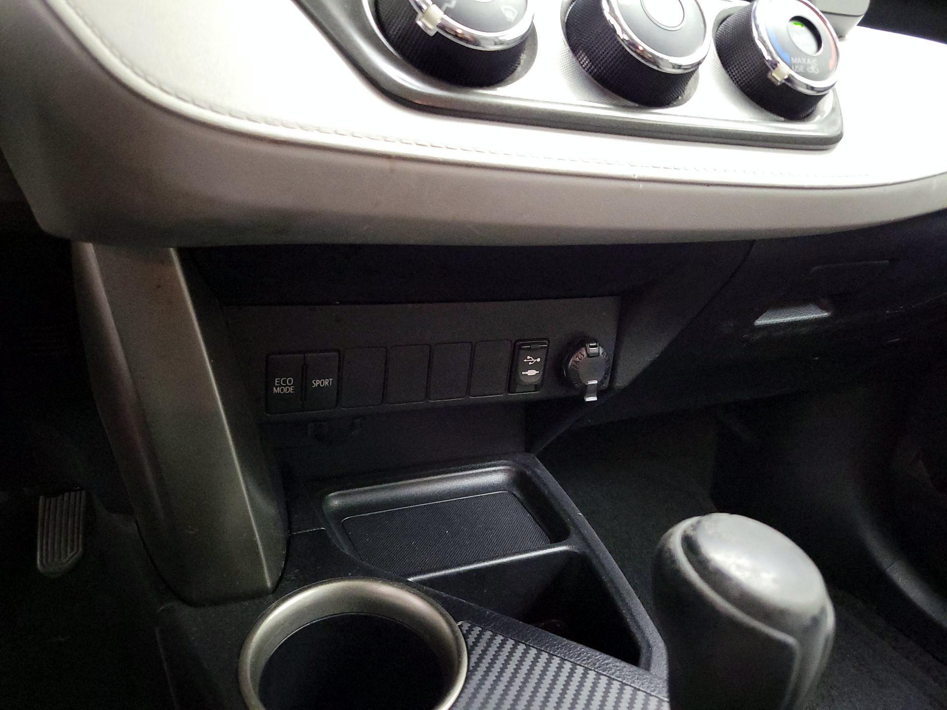 Thumbnail: 2013 Toyota RAV4 - 18