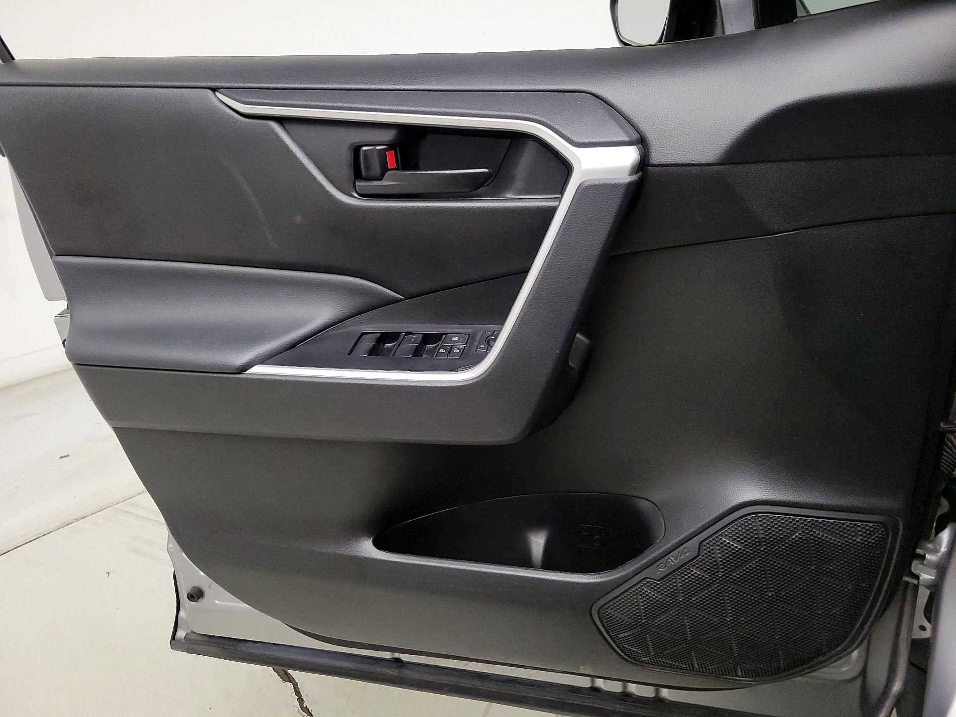 Thumbnail: 2022 Toyota RAV4 - 12