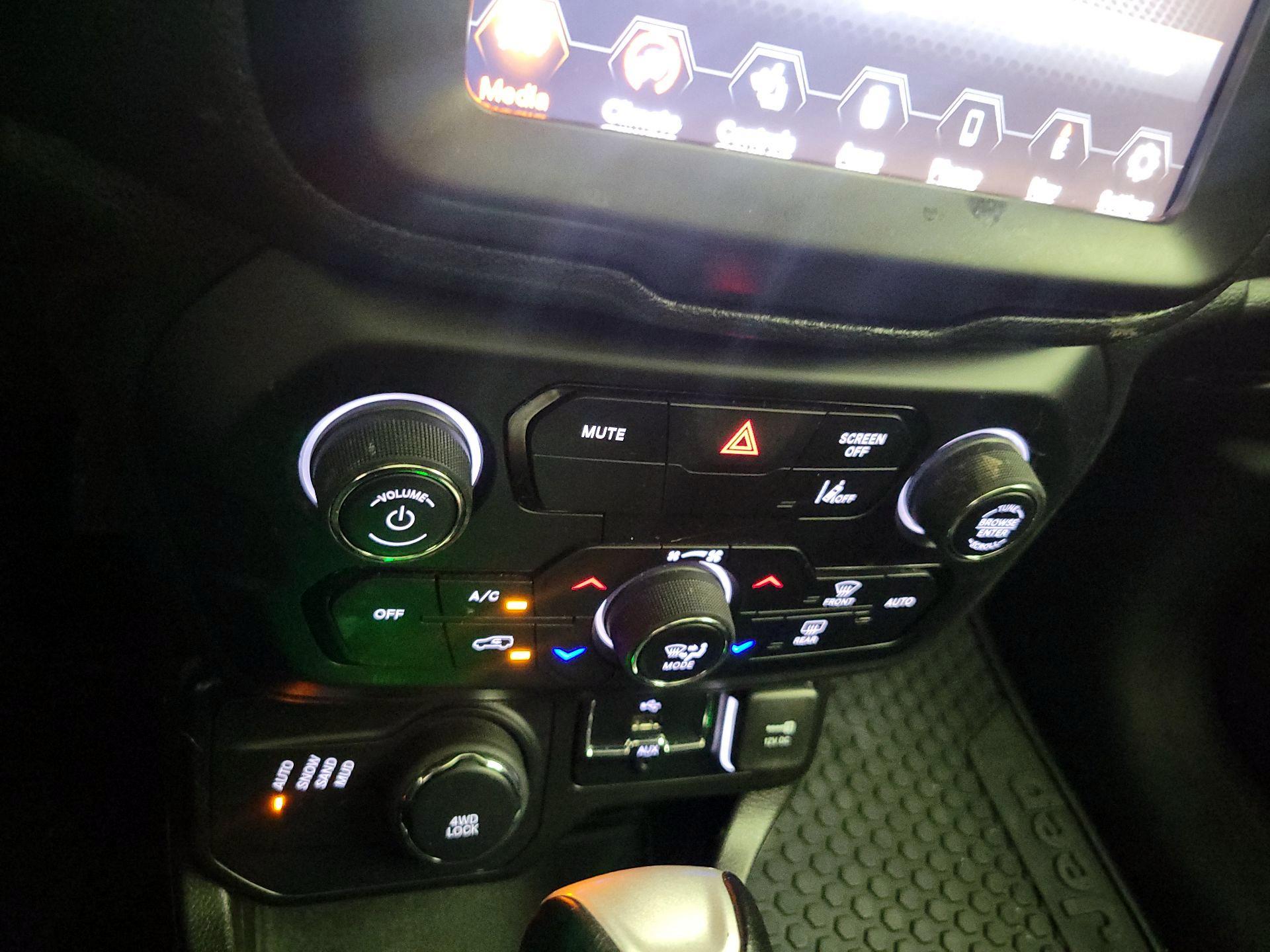 Thumbnail: 2023 Jeep Renegade - 17