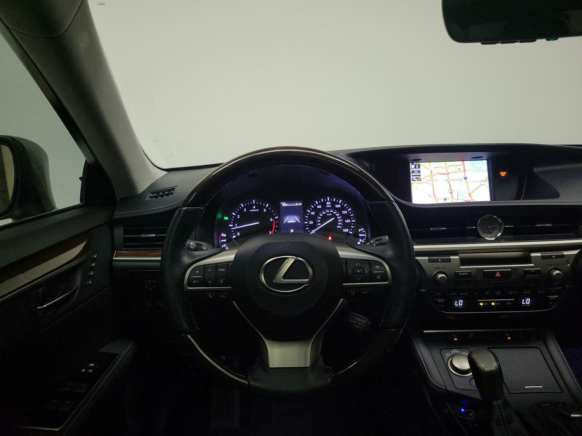 Thumbnail: 2017 Lexus ES - 10