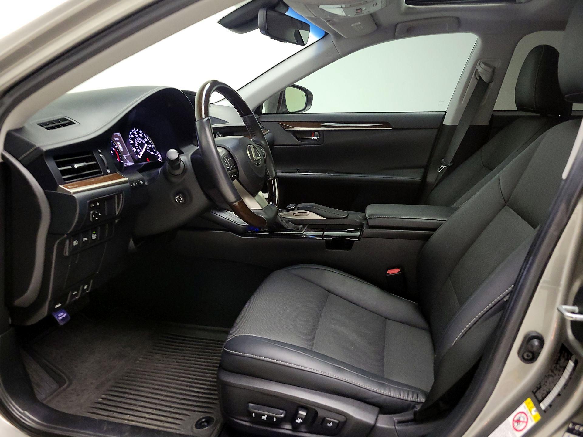 Thumbnail: 2017 Lexus ES - 11