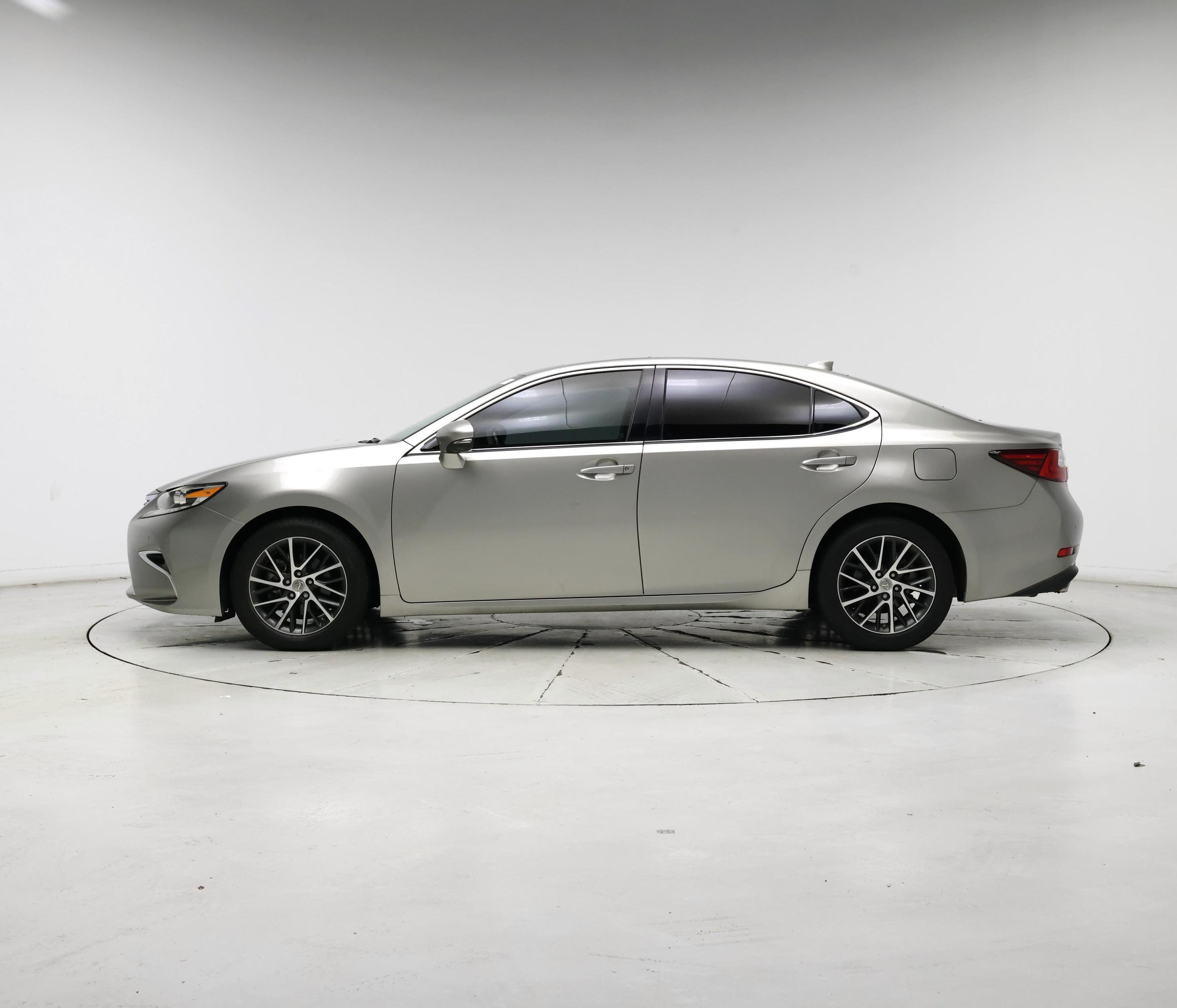 Thumbnail: 2017 Lexus ES - 3