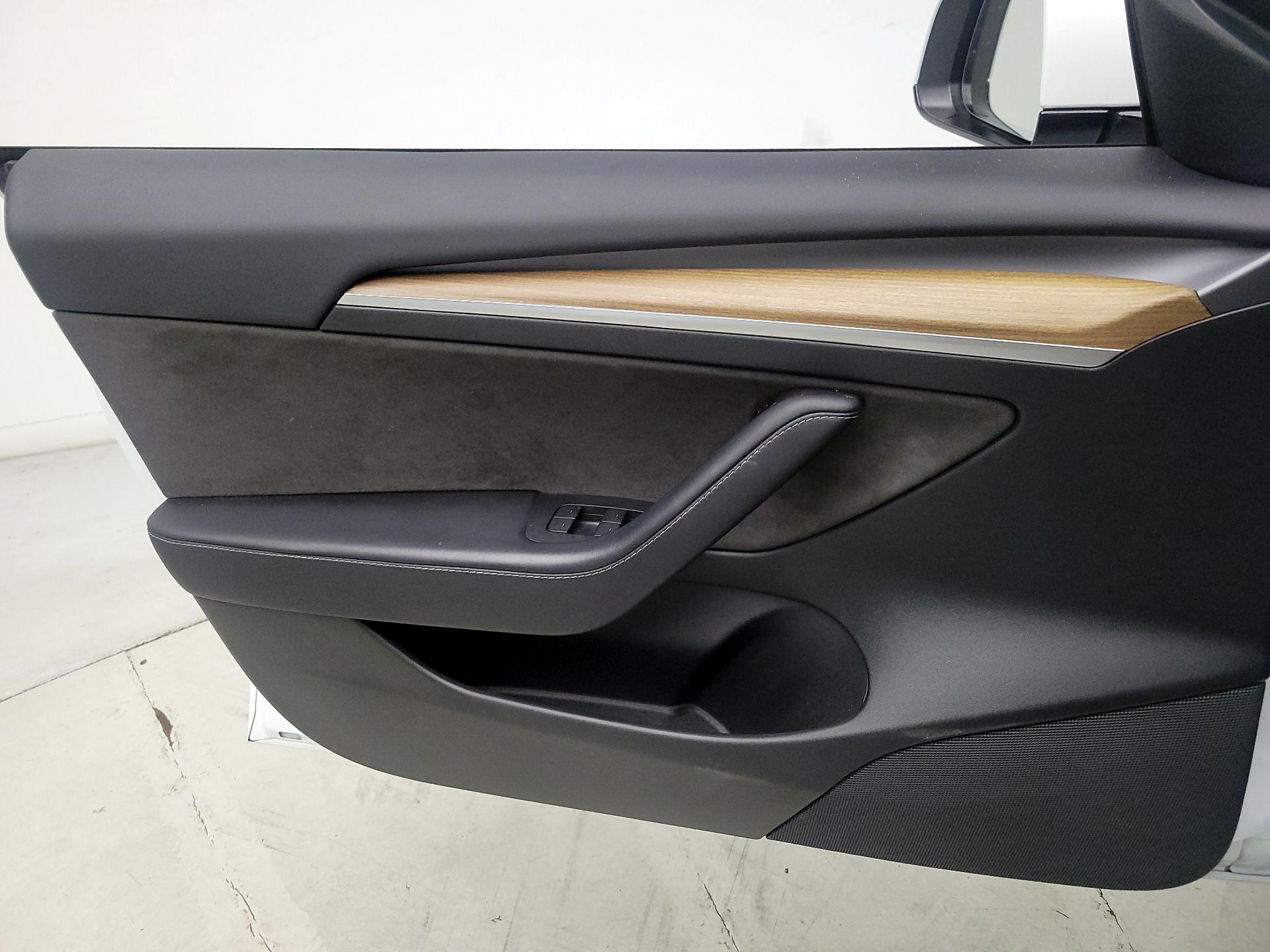 Thumbnail: 2022 Tesla Model 3 - 12