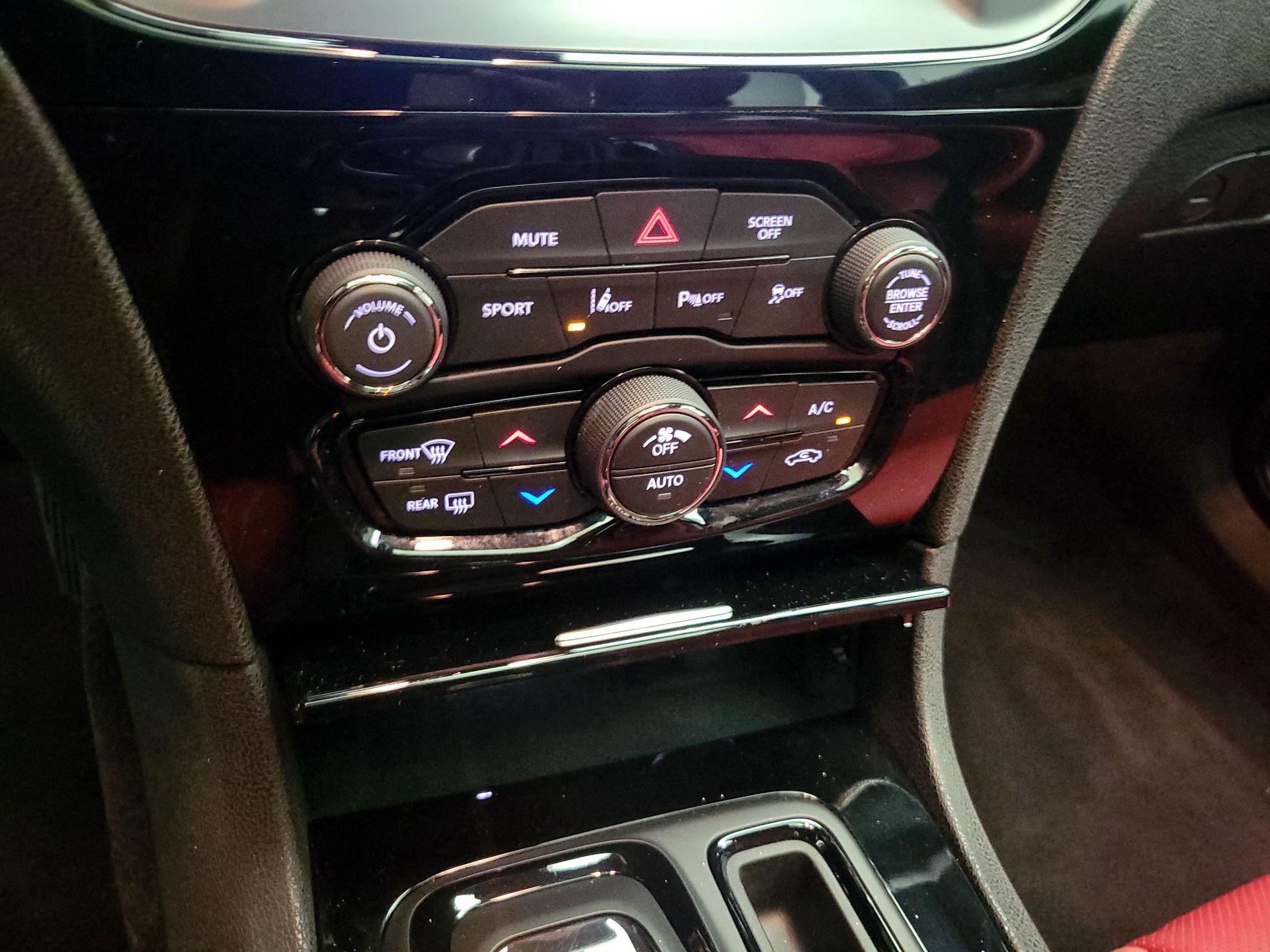 Thumbnail: 2021 Chrysler 300 - 17