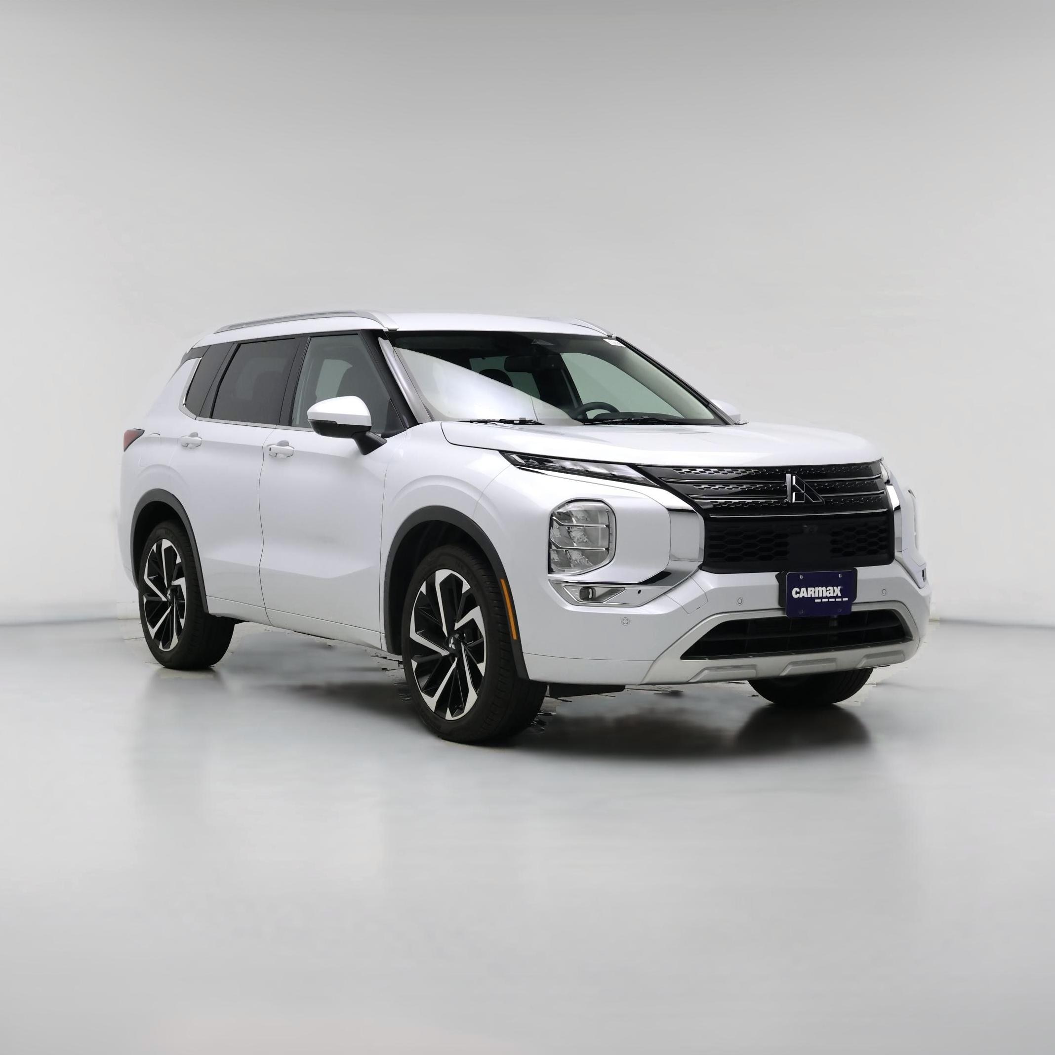 Thumbnail: 2023 Mitsubishi Outlander - 1