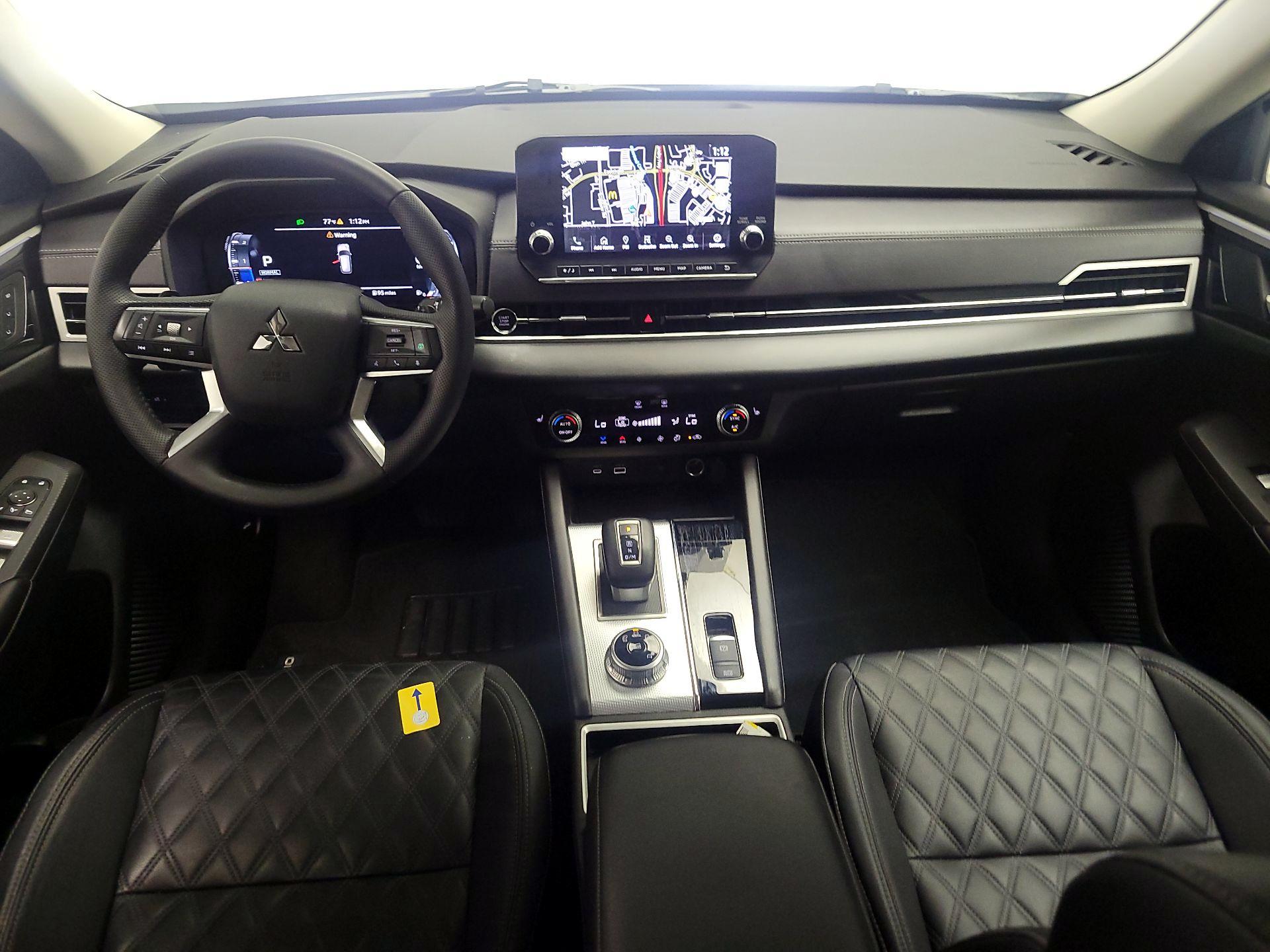Thumbnail: 2023 Mitsubishi Outlander - 9