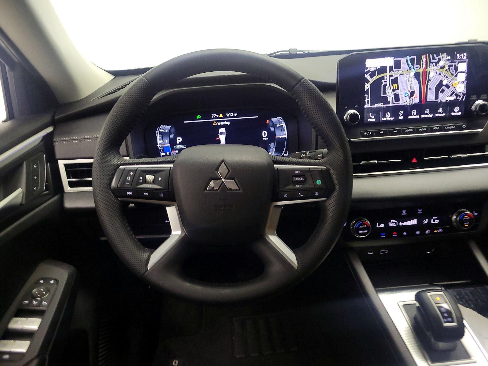 Thumbnail: 2023 Mitsubishi Outlander - 10
