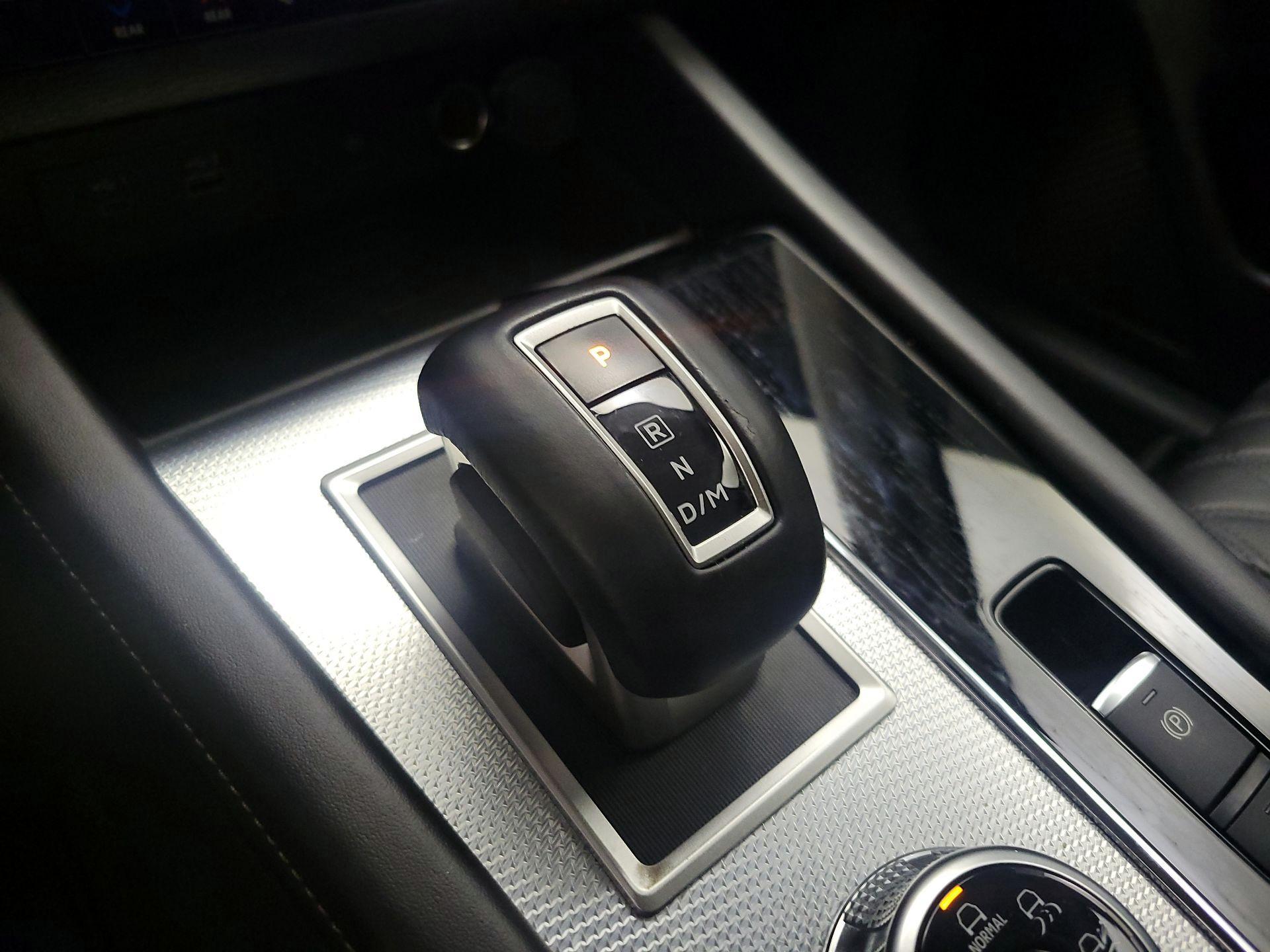 Thumbnail: 2023 Mitsubishi Outlander - 18