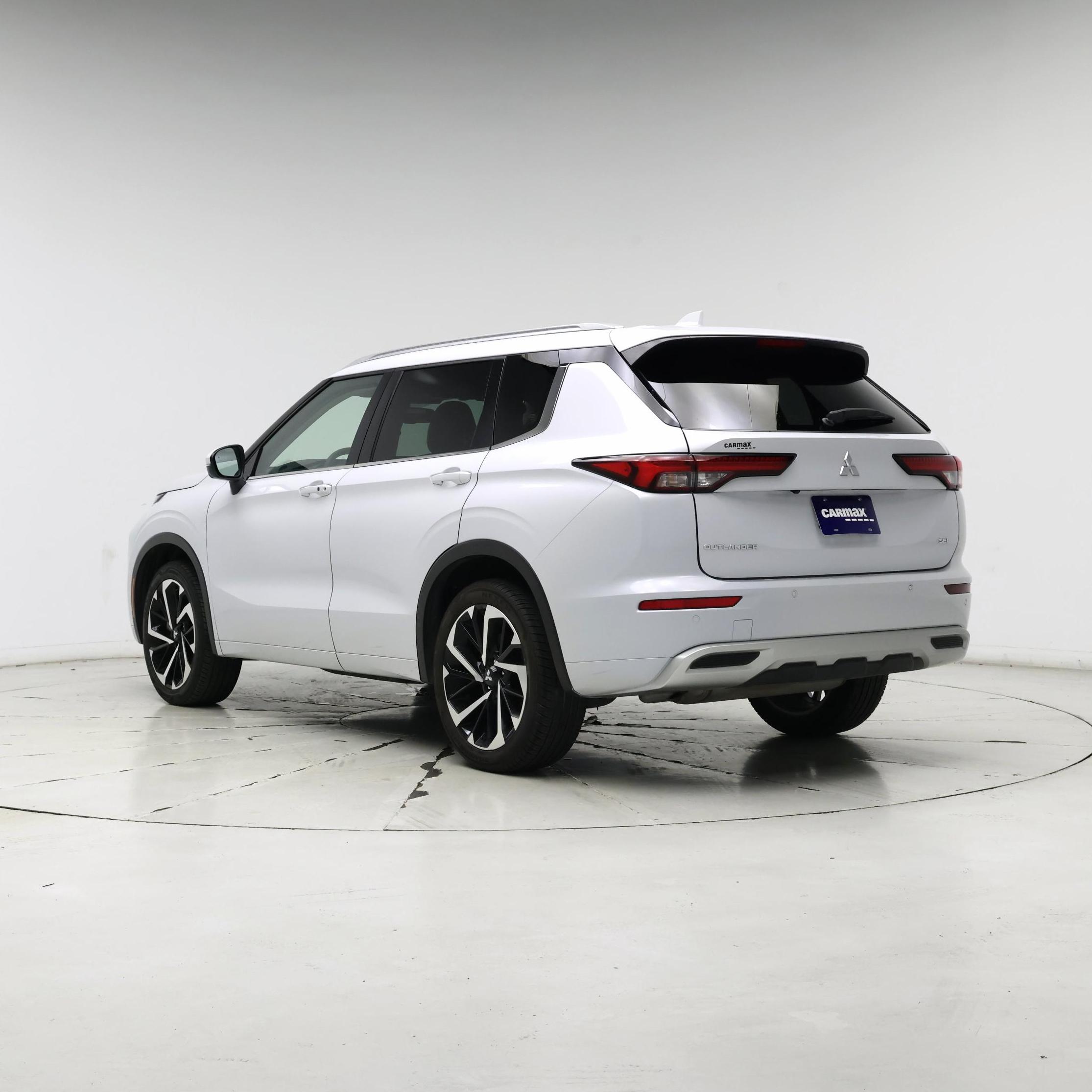 Thumbnail: 2023 Mitsubishi Outlander - 2