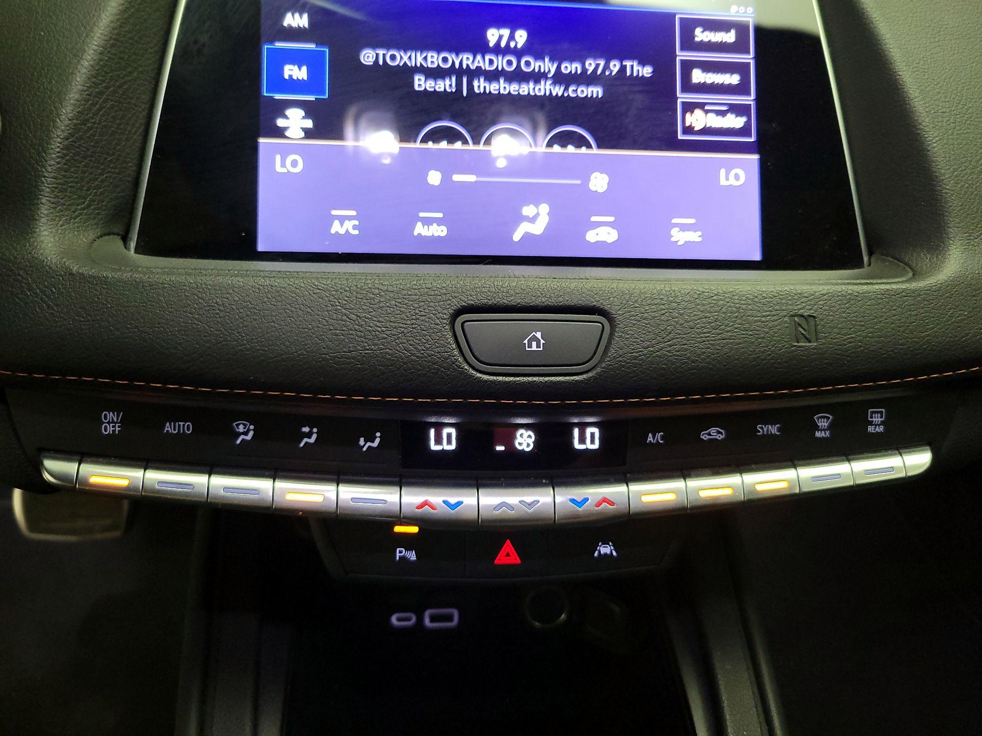 Thumbnail: 2020 Cadillac XT4 - 16