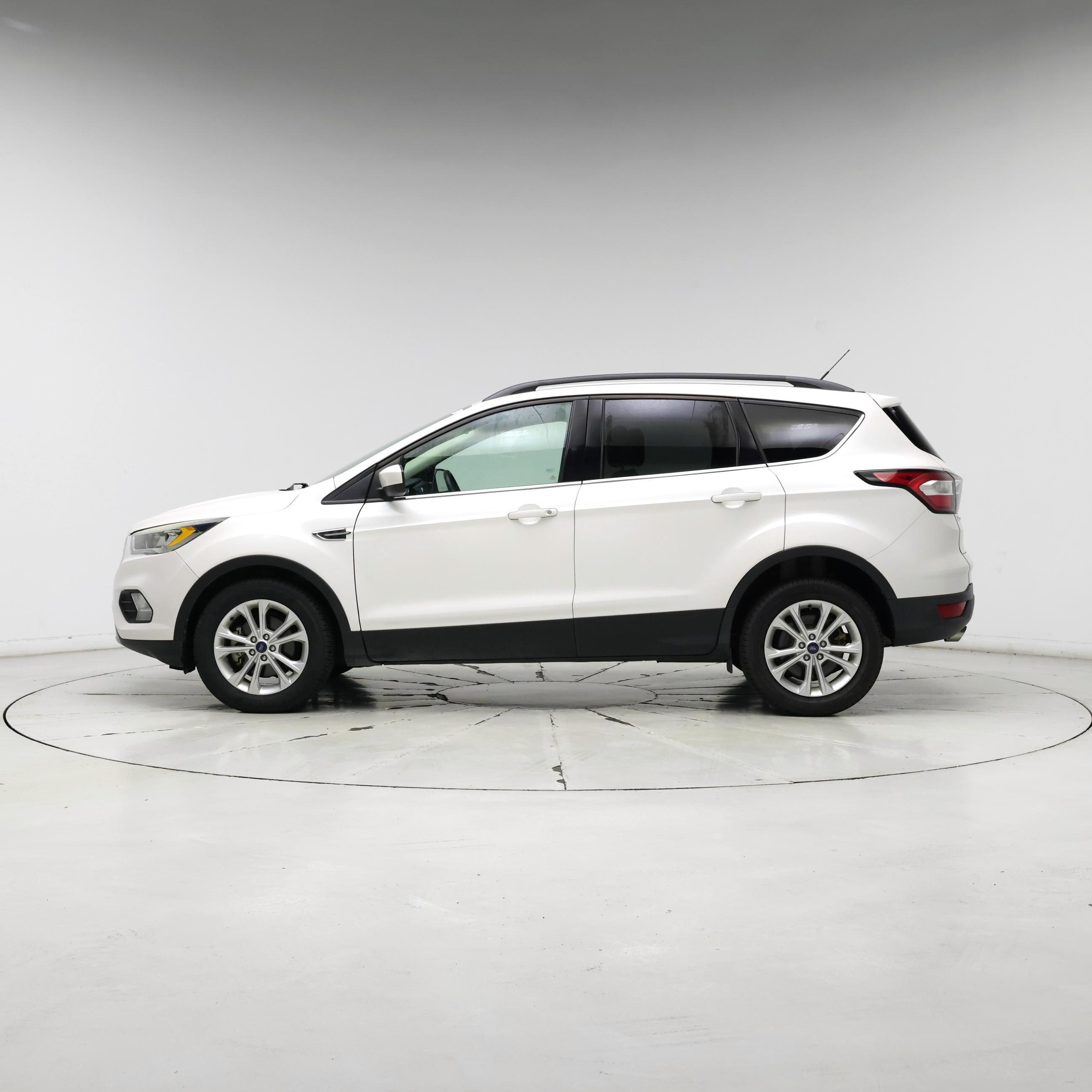 Thumbnail: 2017 Ford Escape - 3