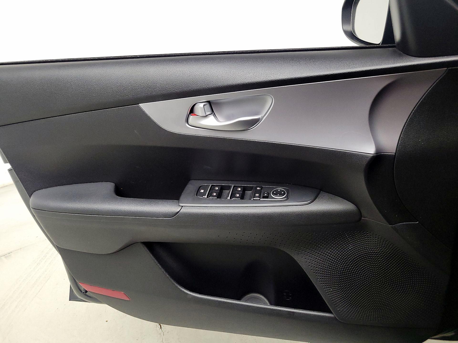 Thumbnail: 2023 Kia Forte - 12