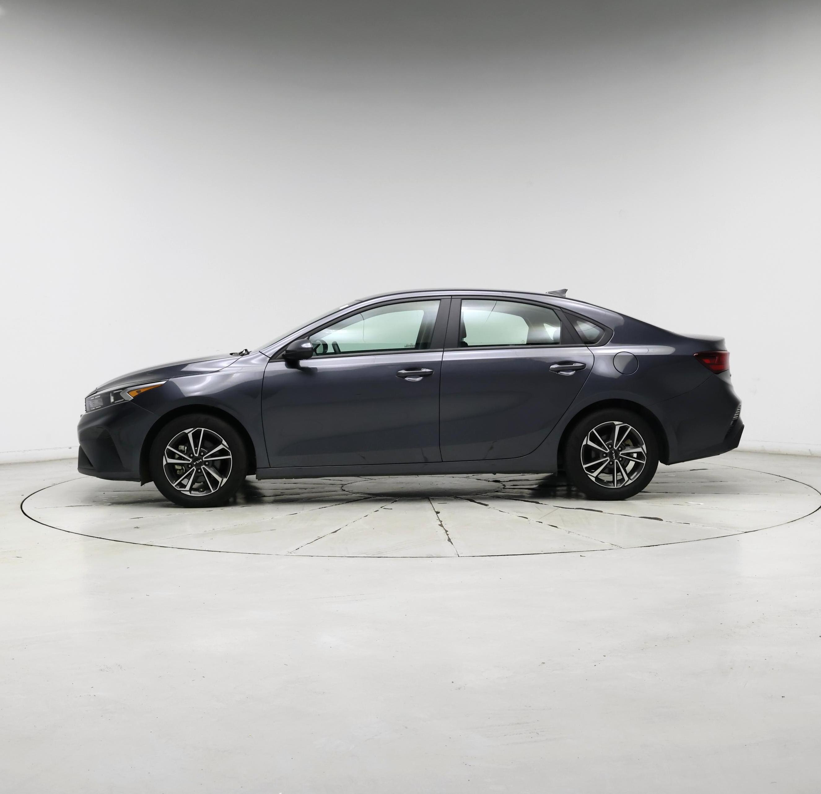 Thumbnail: 2023 Kia Forte - 3
