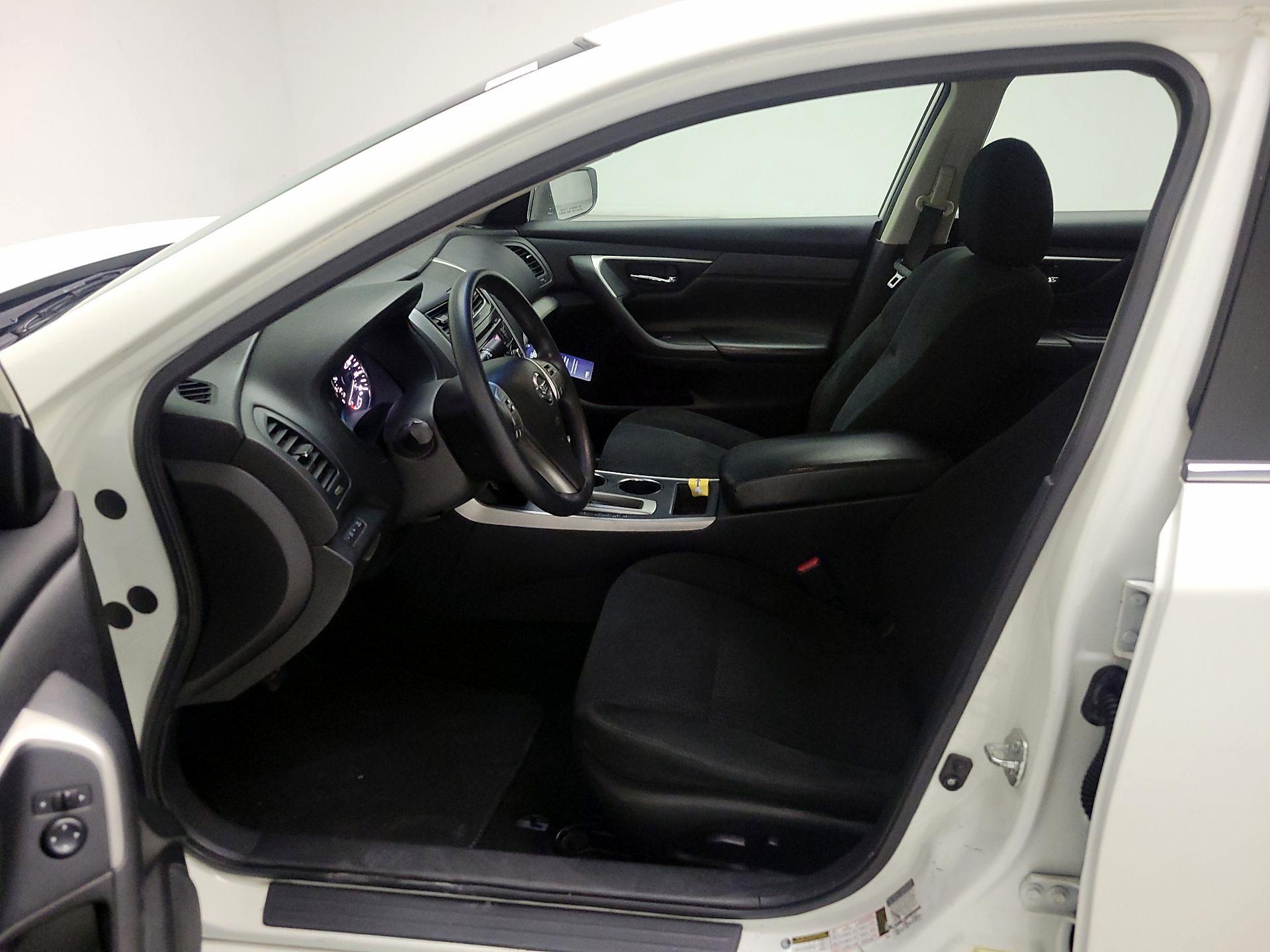 Thumbnail: 2015 Nissan Altima - 11