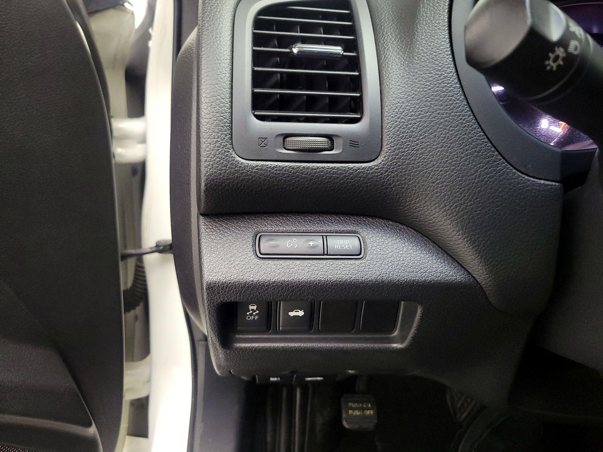 Thumbnail: 2015 Nissan Altima - 13