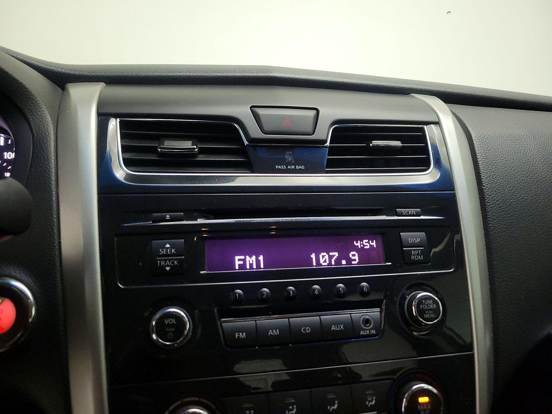 Thumbnail: 2015 Nissan Altima - 14