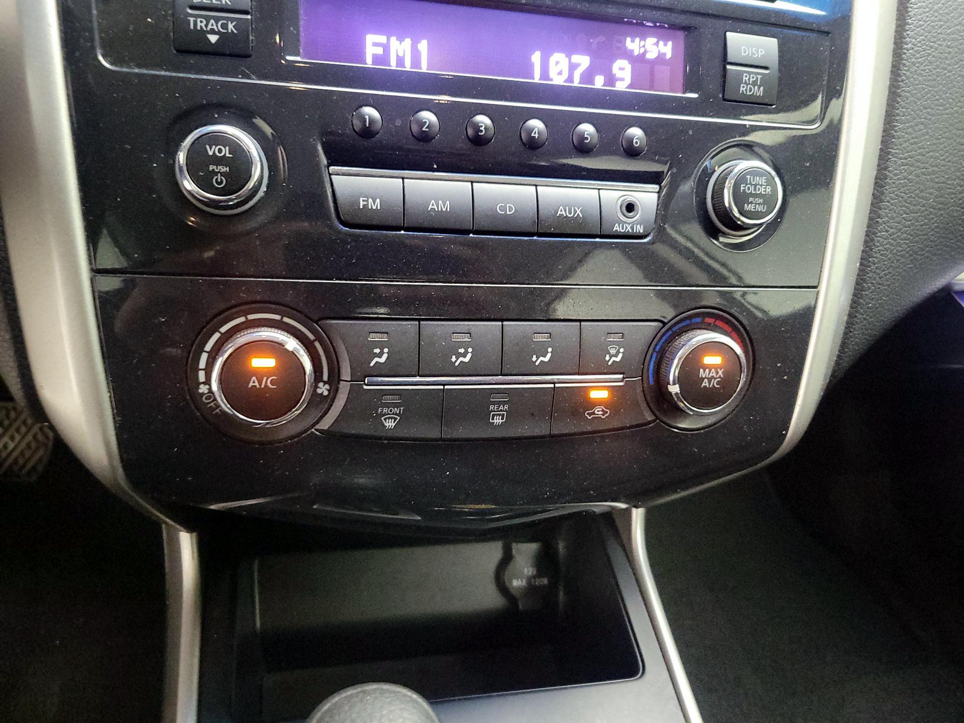 Thumbnail: 2015 Nissan Altima - 15