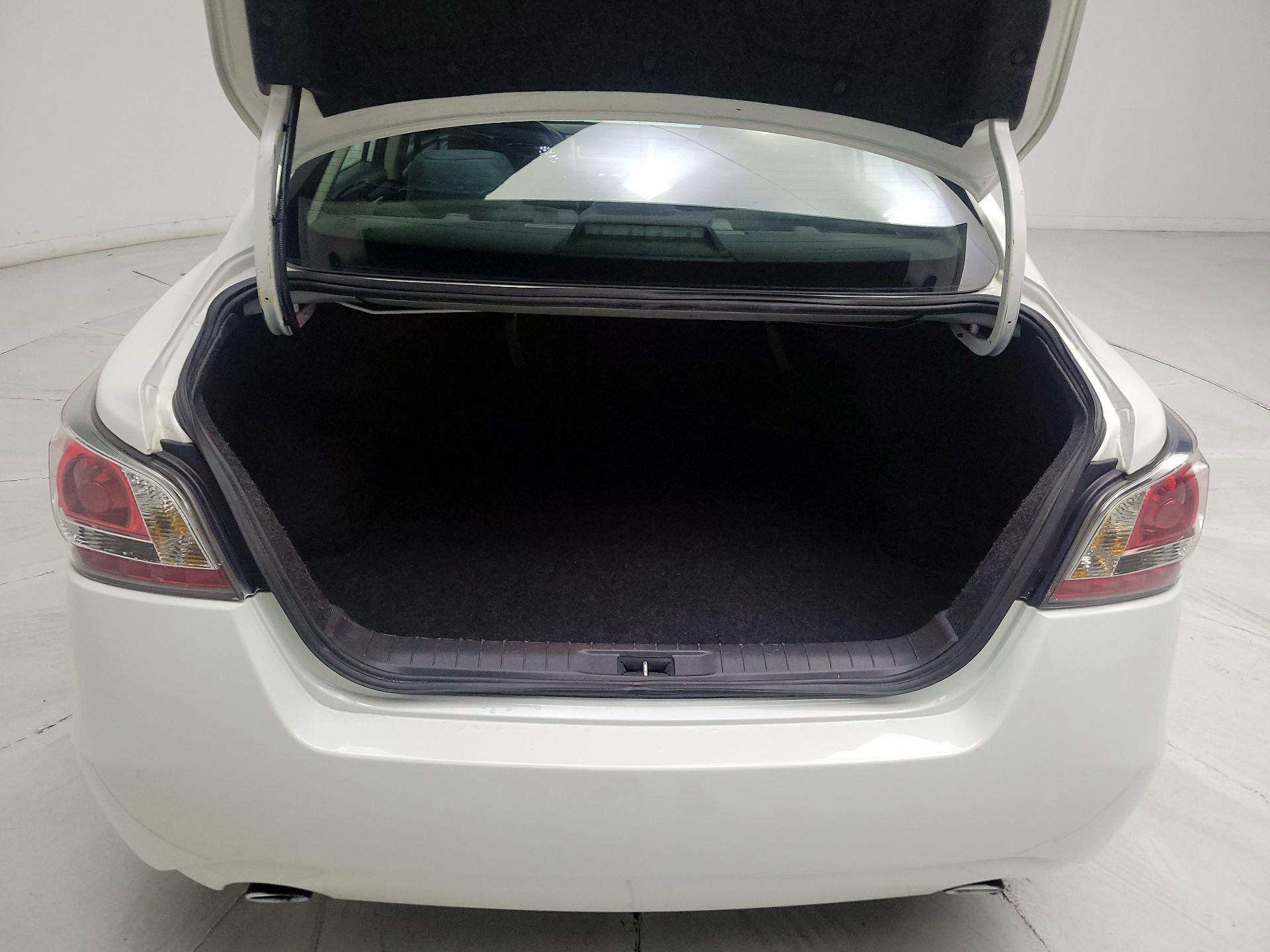 Thumbnail: 2015 Nissan Altima - 19