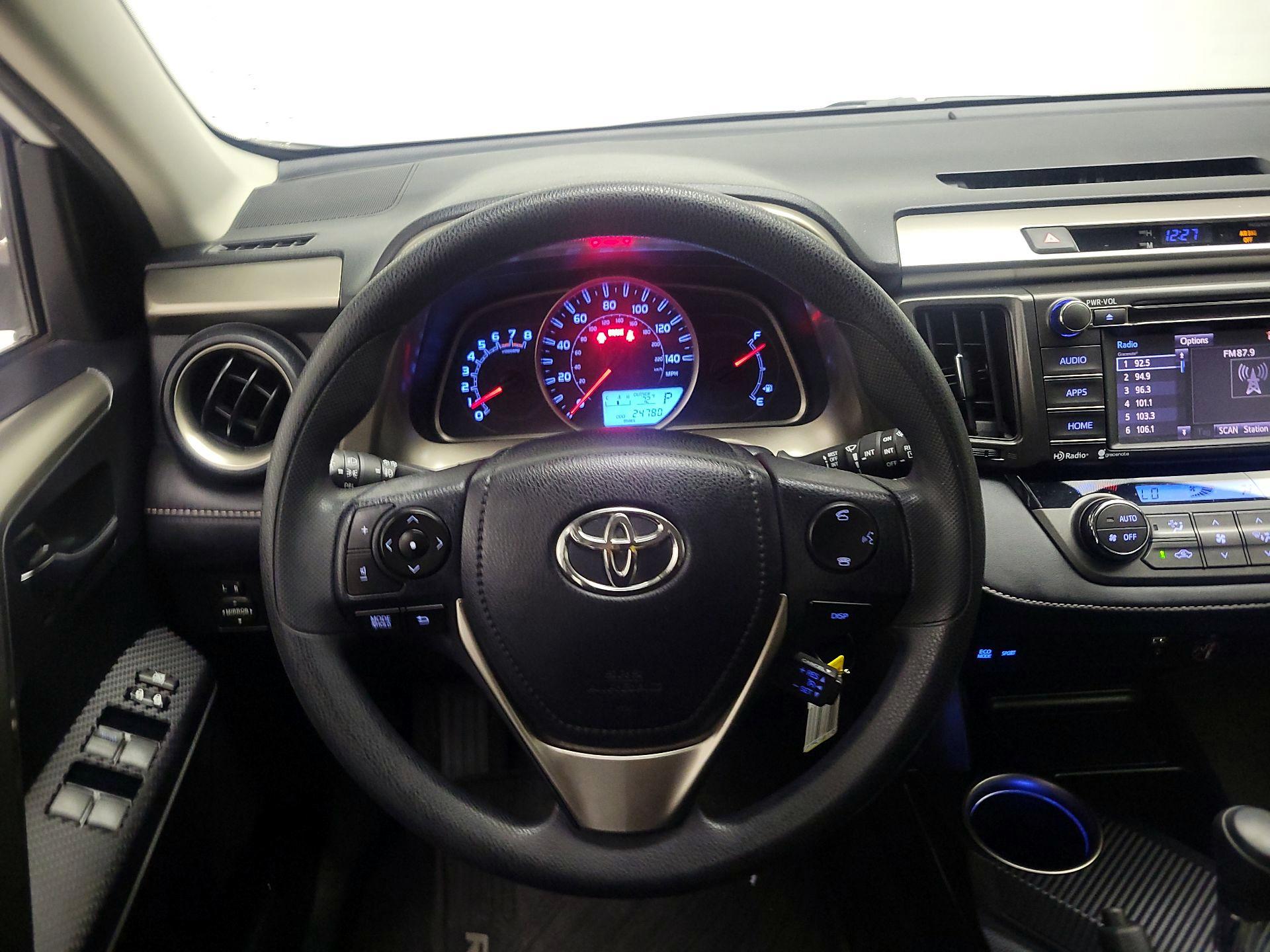 Thumbnail: 2015 Toyota RAV4 - 10