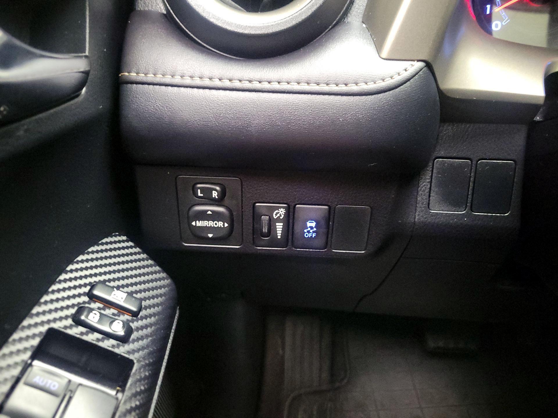 Thumbnail: 2015 Toyota RAV4 - 13