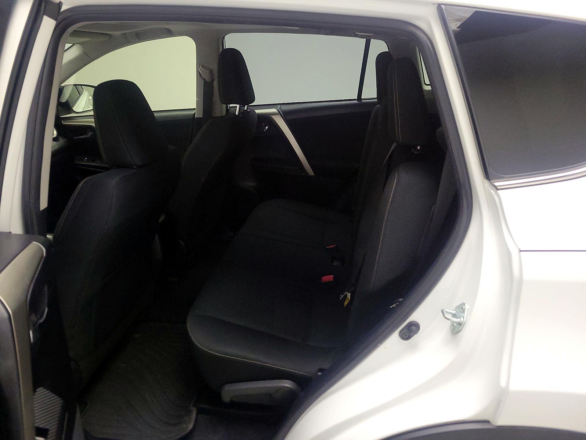 Thumbnail: 2015 Toyota RAV4 - 19