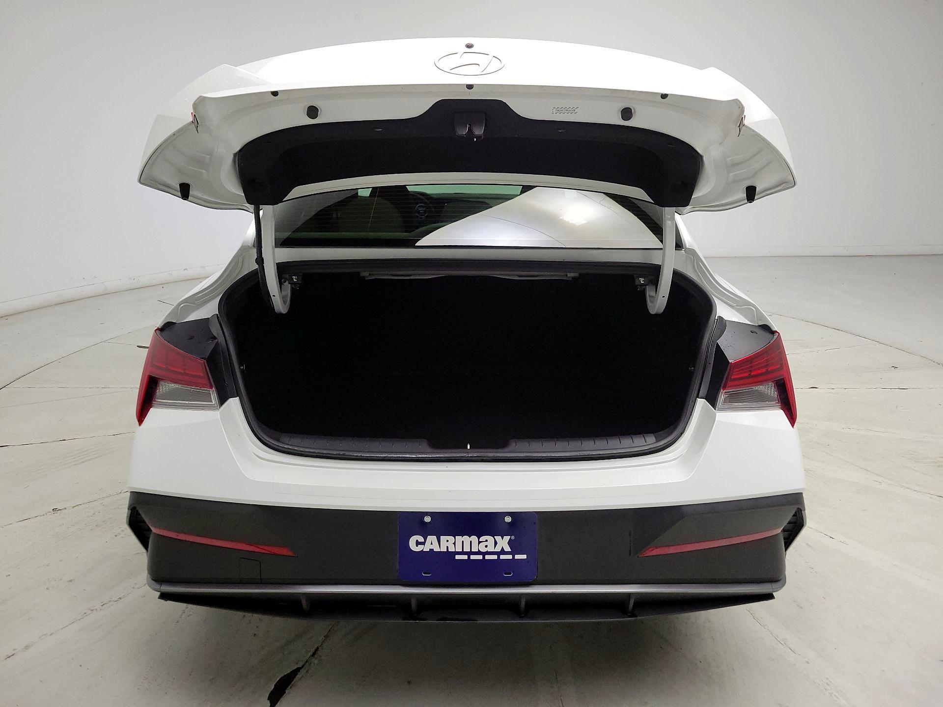 Thumbnail: 2024 Hyundai Elantra - 20