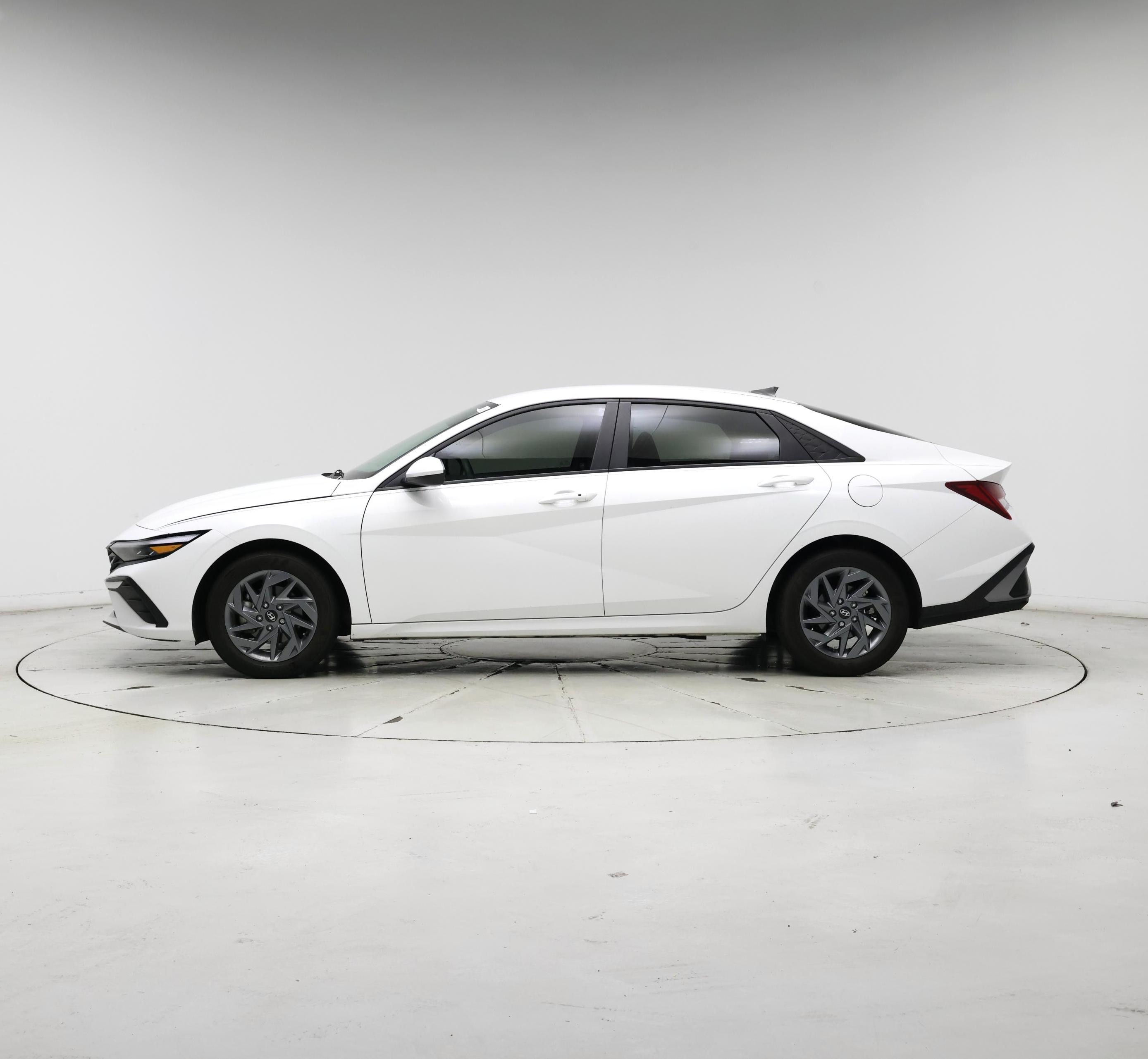 Thumbnail: 2024 Hyundai Elantra - 3