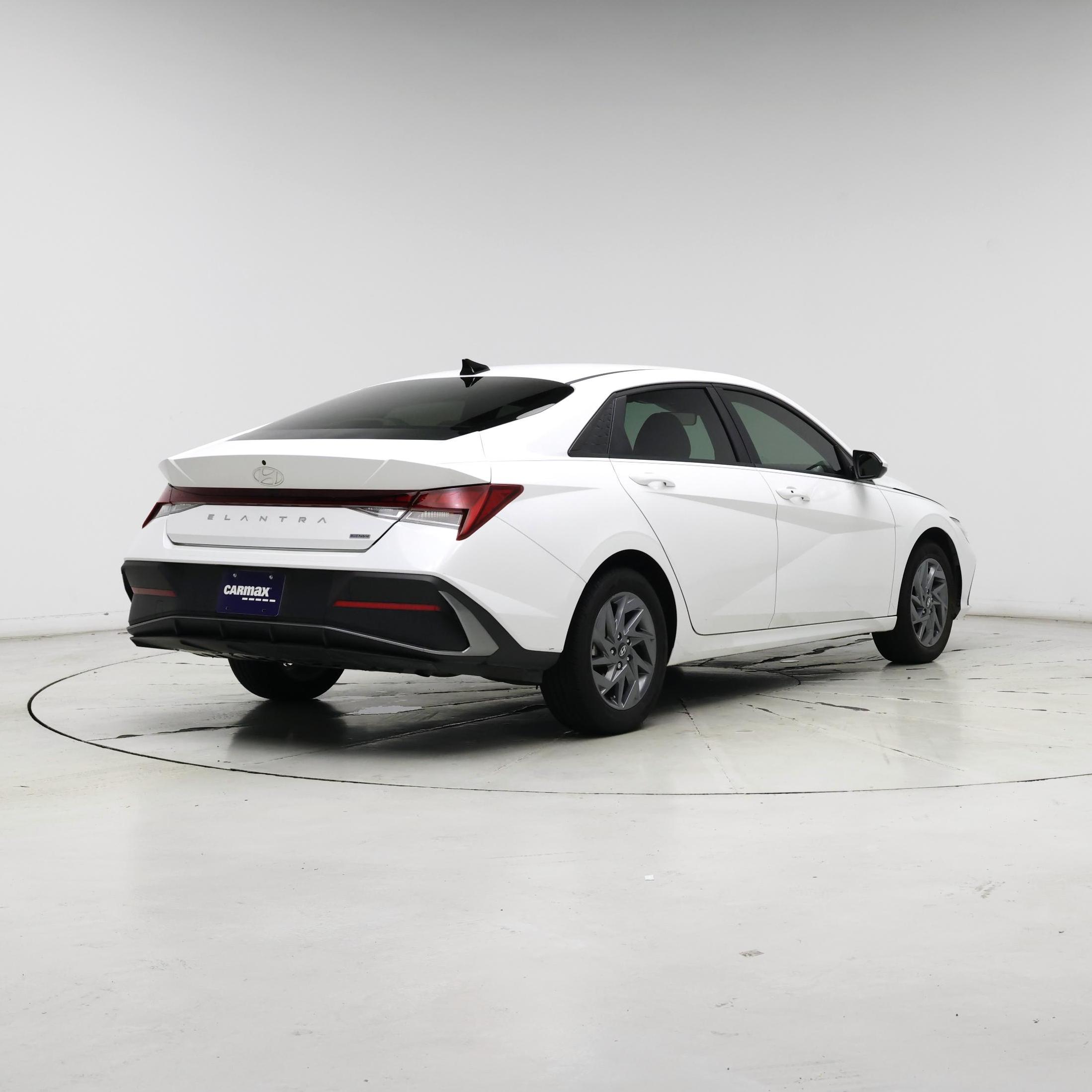 Thumbnail: 2024 Hyundai Elantra - 8