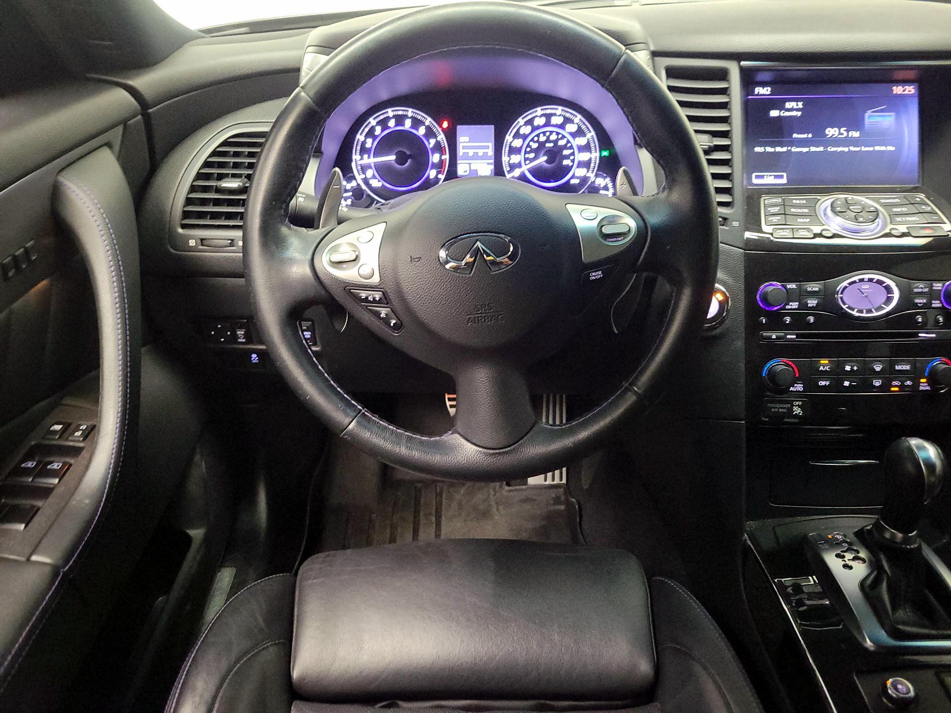 Thumbnail: 2017 INFINITI QX70 - 10