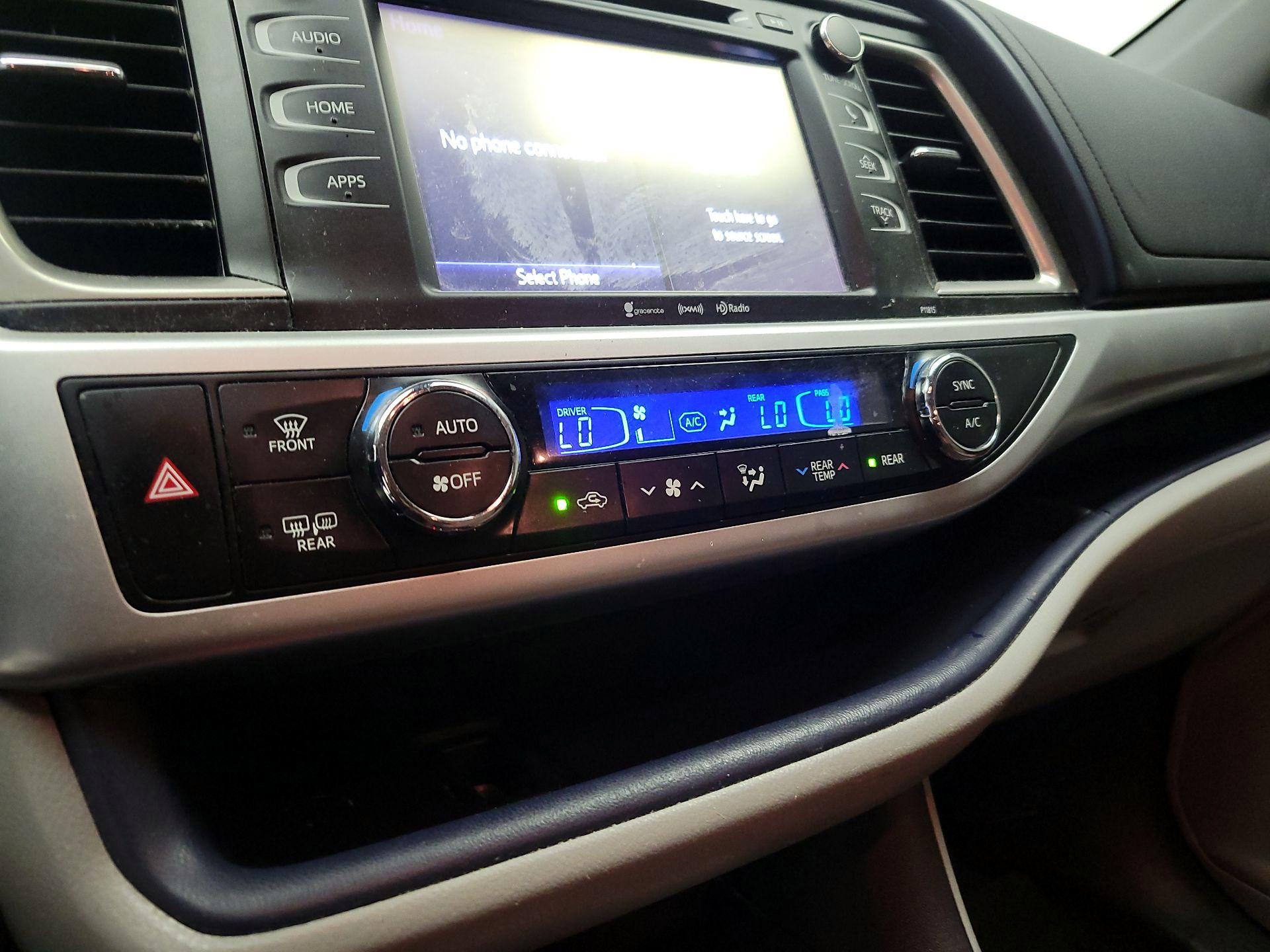 Thumbnail: 2019 Toyota Highlander - 16