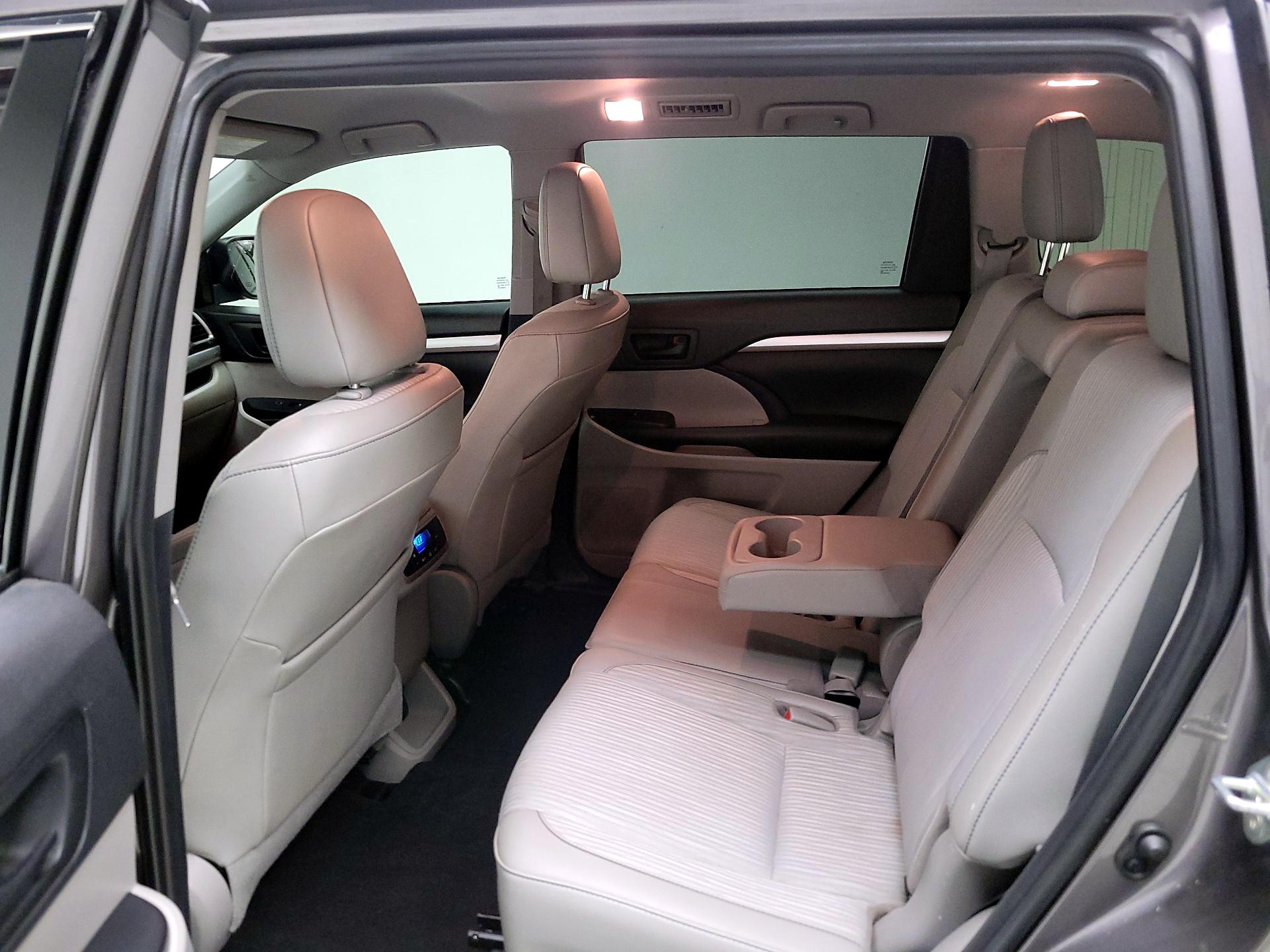 Thumbnail: 2019 Toyota Highlander - 19