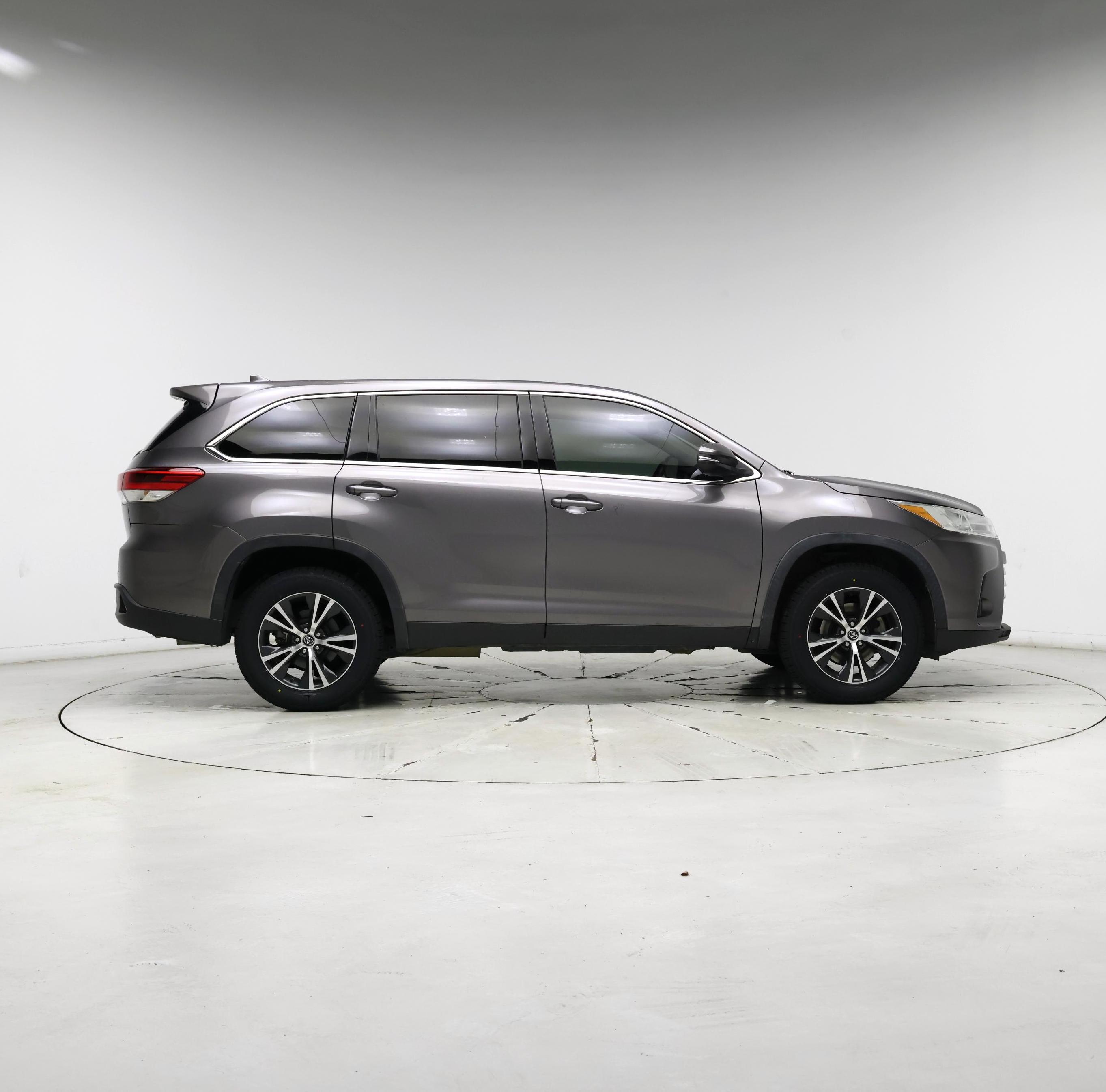 Thumbnail: 2019 Toyota Highlander - 7