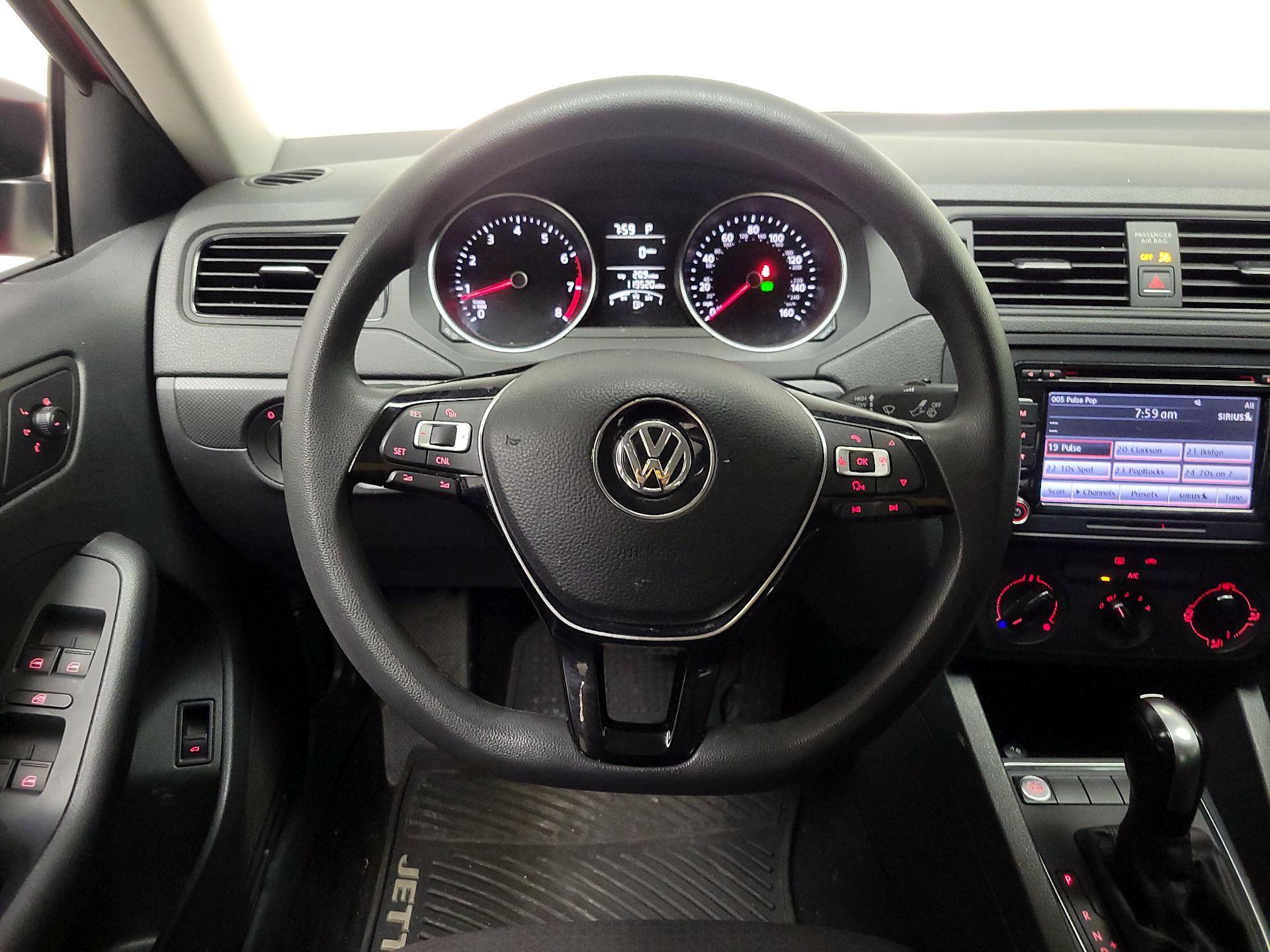 Thumbnail: 2015 Volkswagen Jetta - 10