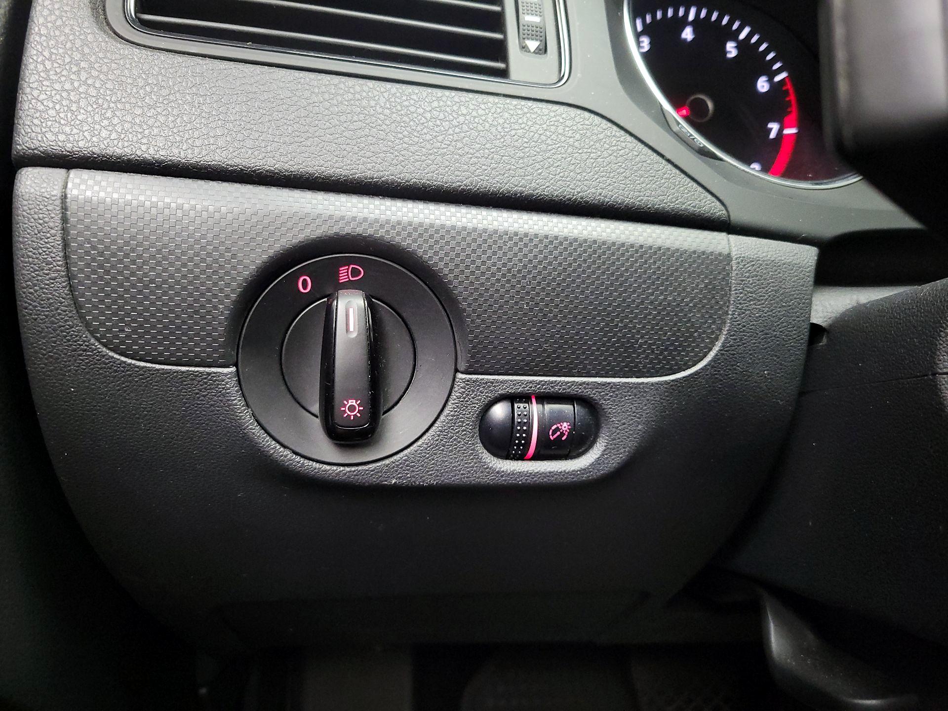 Thumbnail: 2015 Volkswagen Jetta - 13