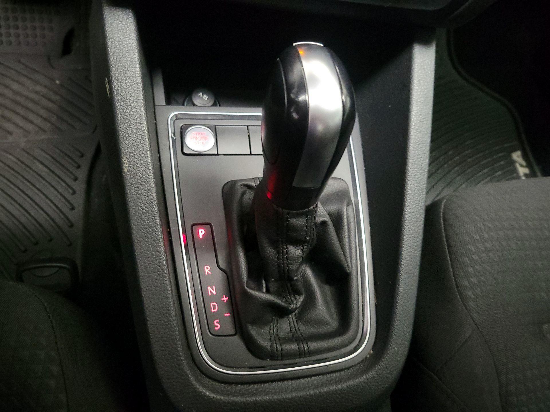 Thumbnail: 2015 Volkswagen Jetta - 17