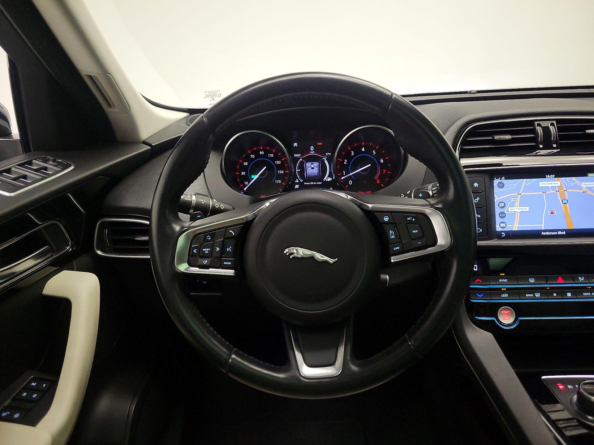 Thumbnail: 2018 Jaguar F-Pace - 10